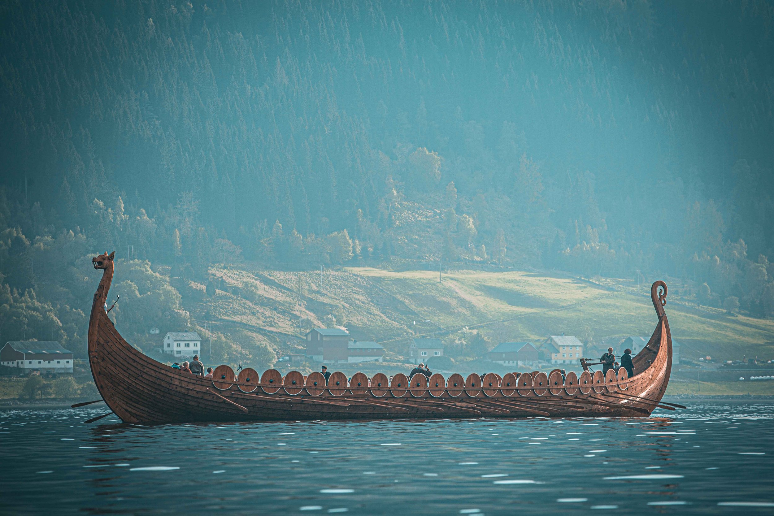 Myklebustskipet er det største vikingskipet i landet i dag. Dette skipet er 30 meter langt.