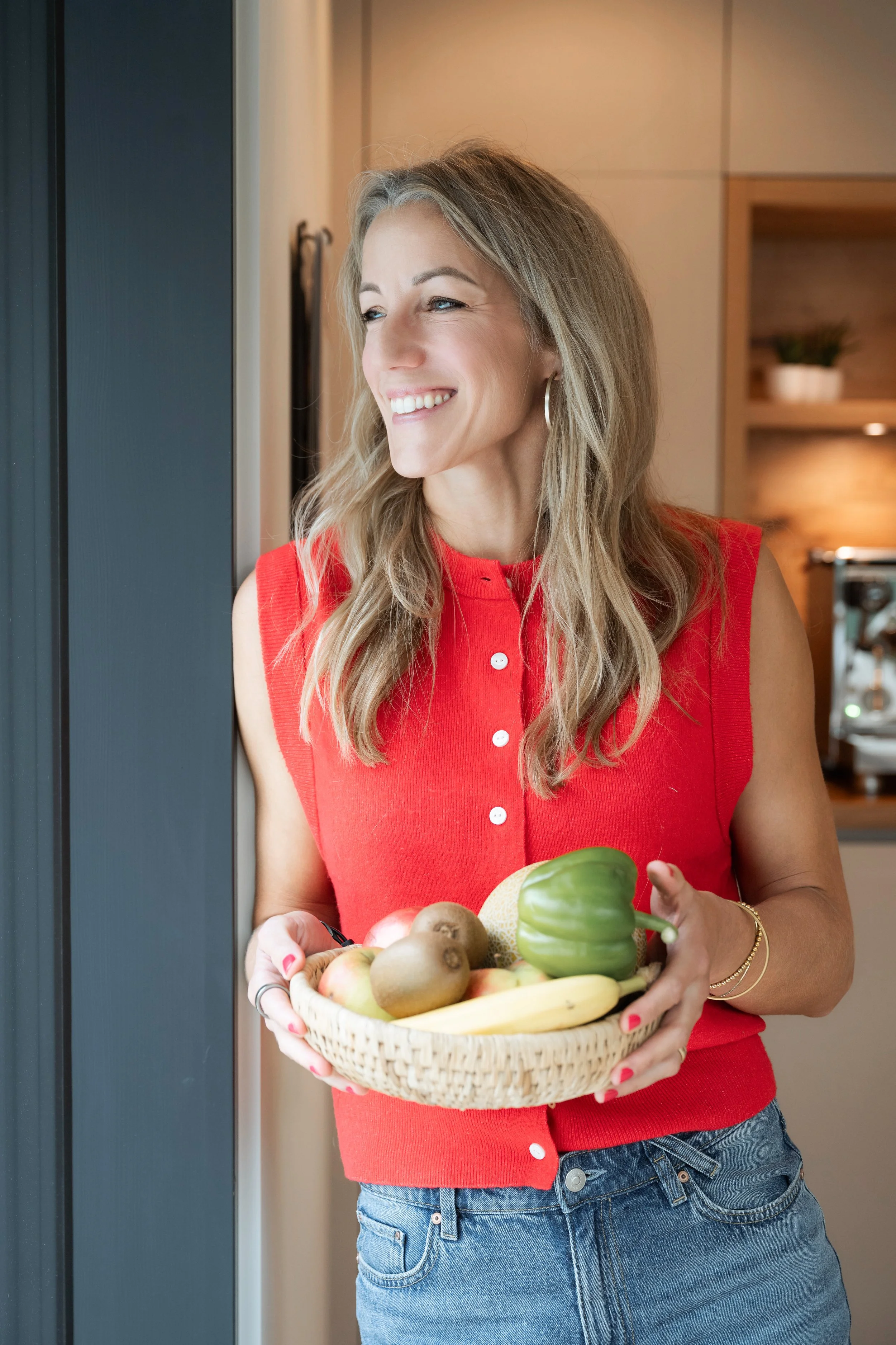 Personalized health and lifestyle coaching and personalized fitness training for women aged 40+ before, during, and after menopause and perimenopause, with a focus on longevity.