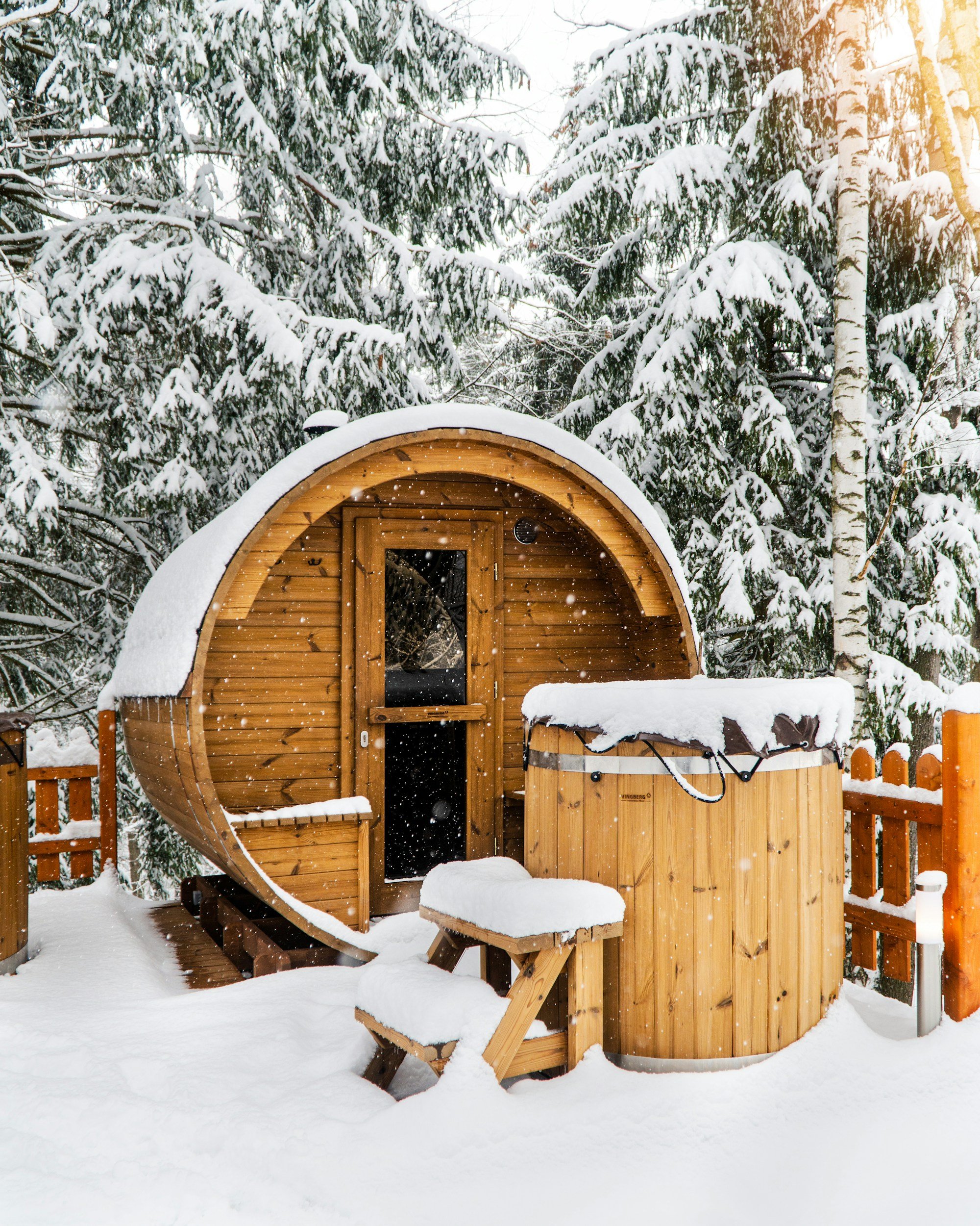 Sauna mobile traditionnel scandinave en hiver