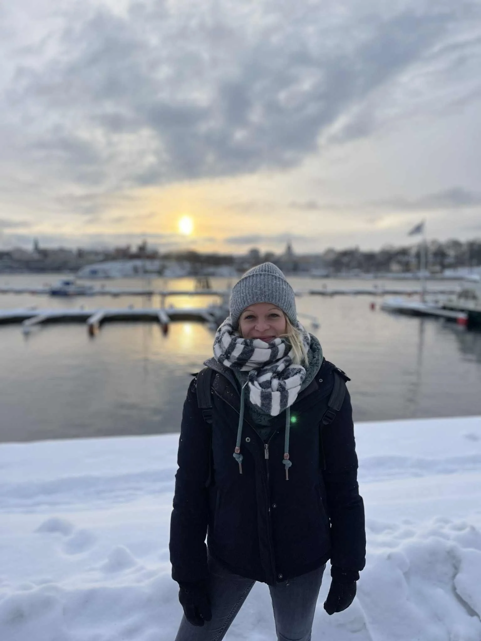 Lucie en Suède, là où son histoire d'amour pour le sauna a commencé. Chiropracteur et fondatrice de Sauna Iodé, Lucie vous propose de découvrir le premier sauna mobile du Pays d'Iroise.