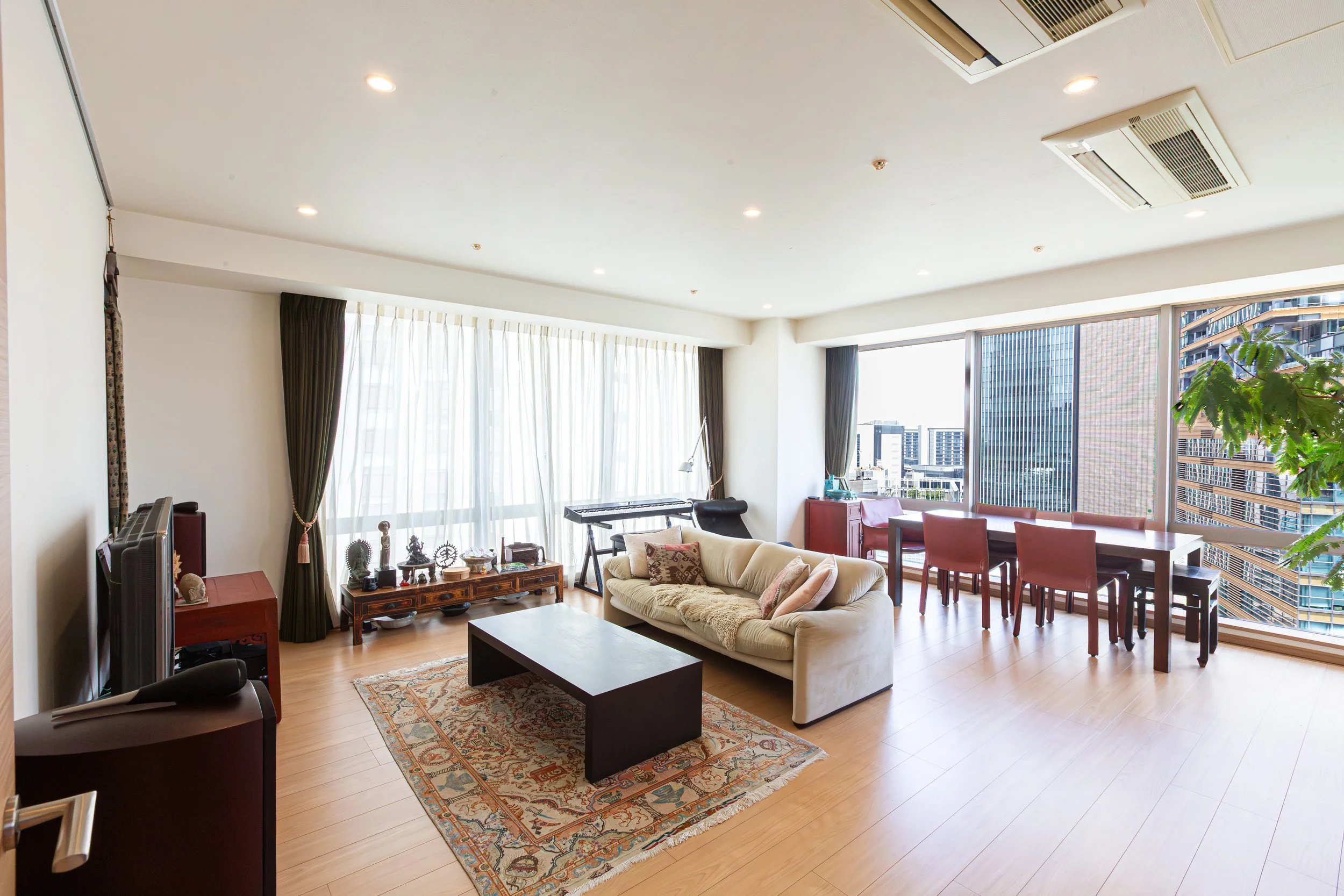 01 - Living Room.jpg