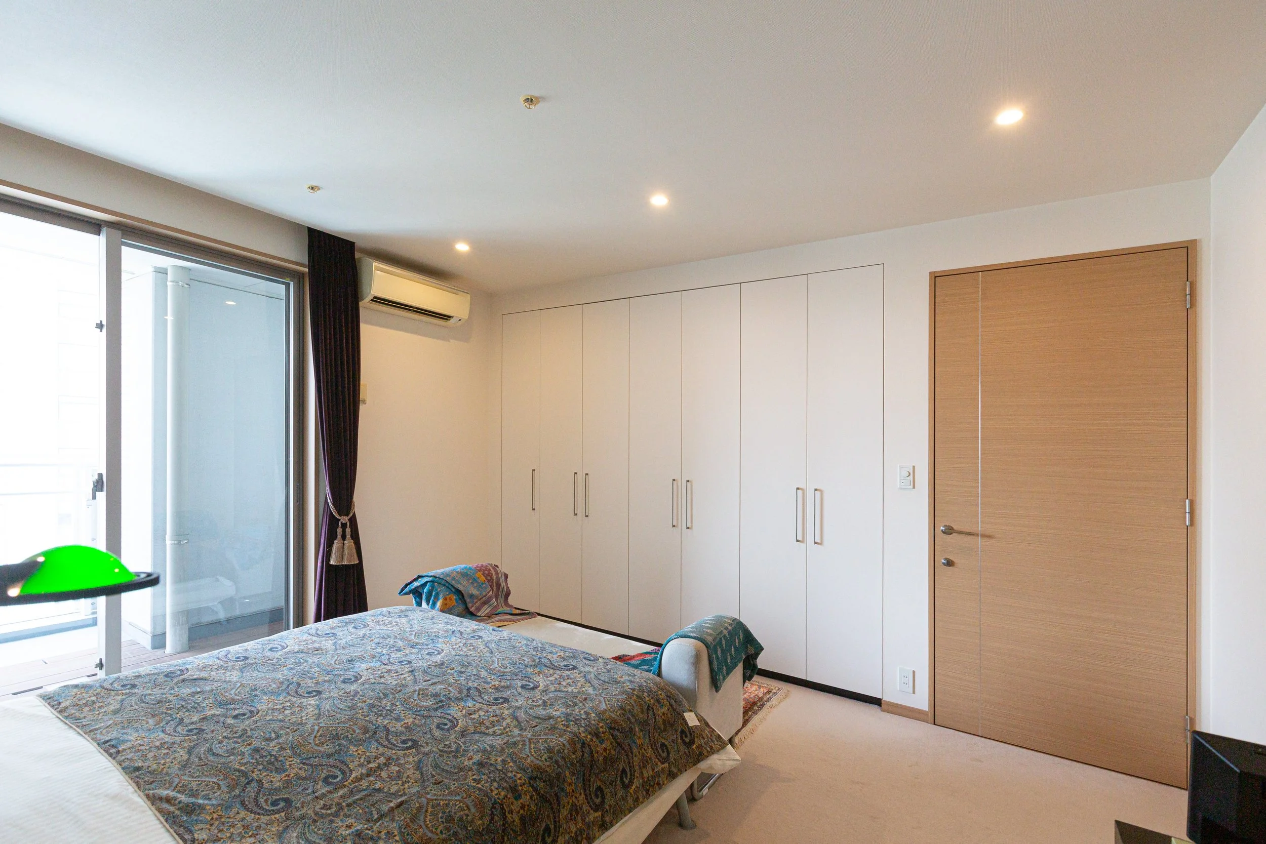 10 - Main Bedroom.jpg