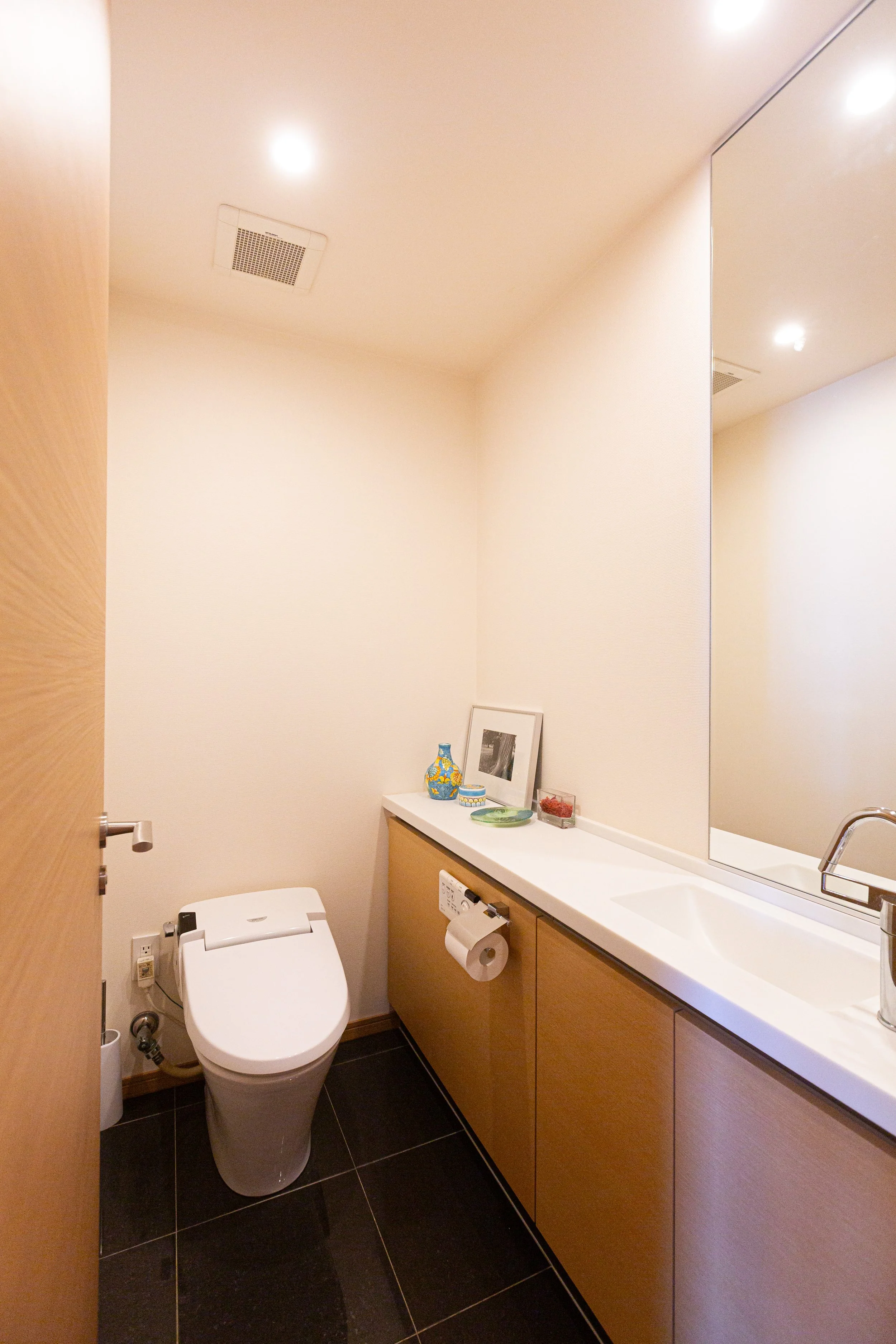 16 - Toilet.jpg