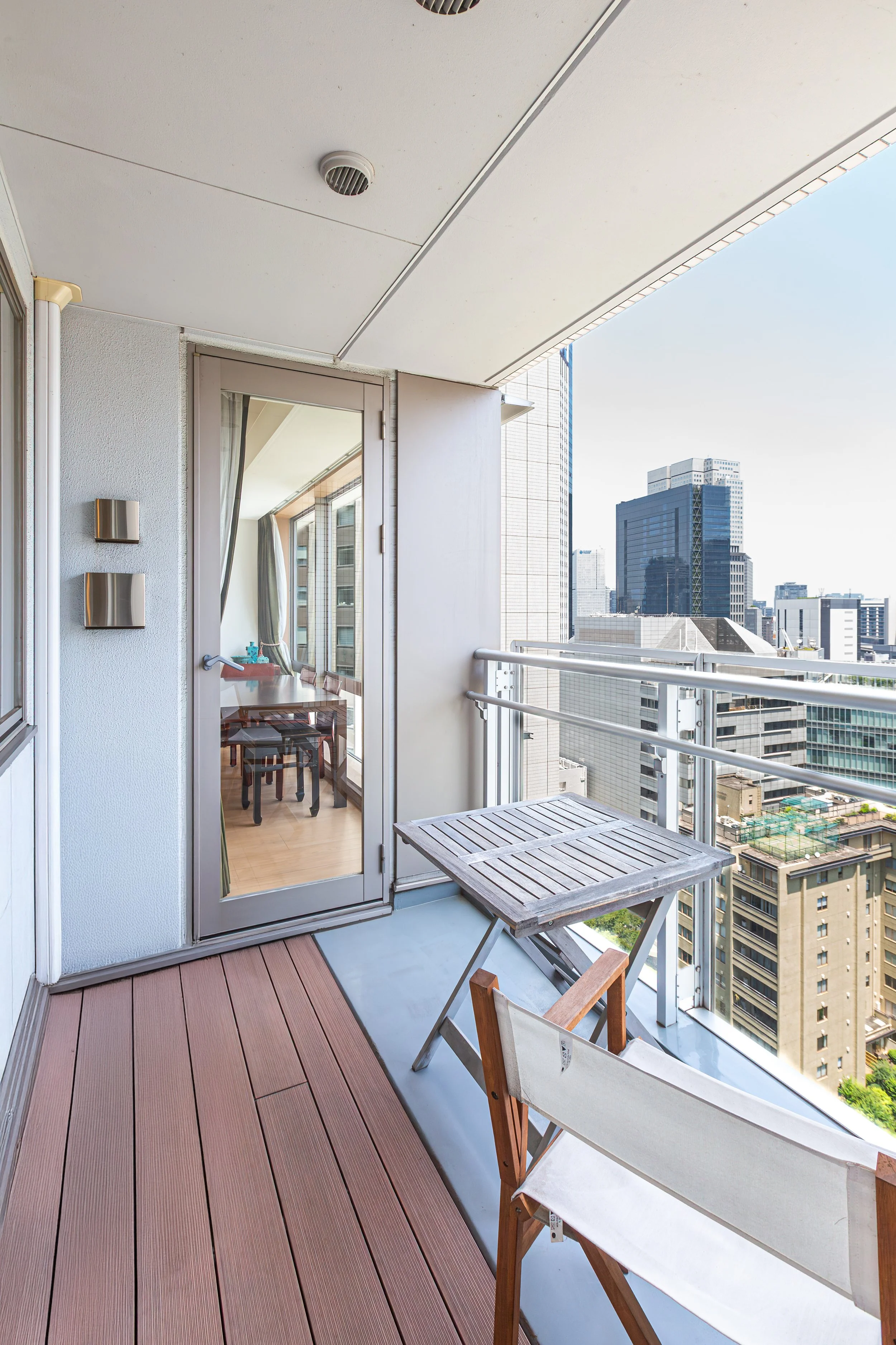06 - Kitchen Balcony.jpg