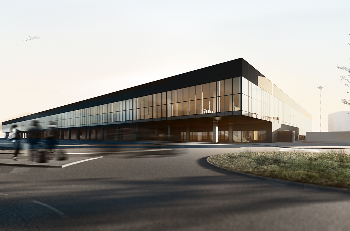 Edificio moderno con fachada de vidrio, entrada principal en la base, y personas con maletas en el área de enfrente, en un entorno urbano con cielo despejado.