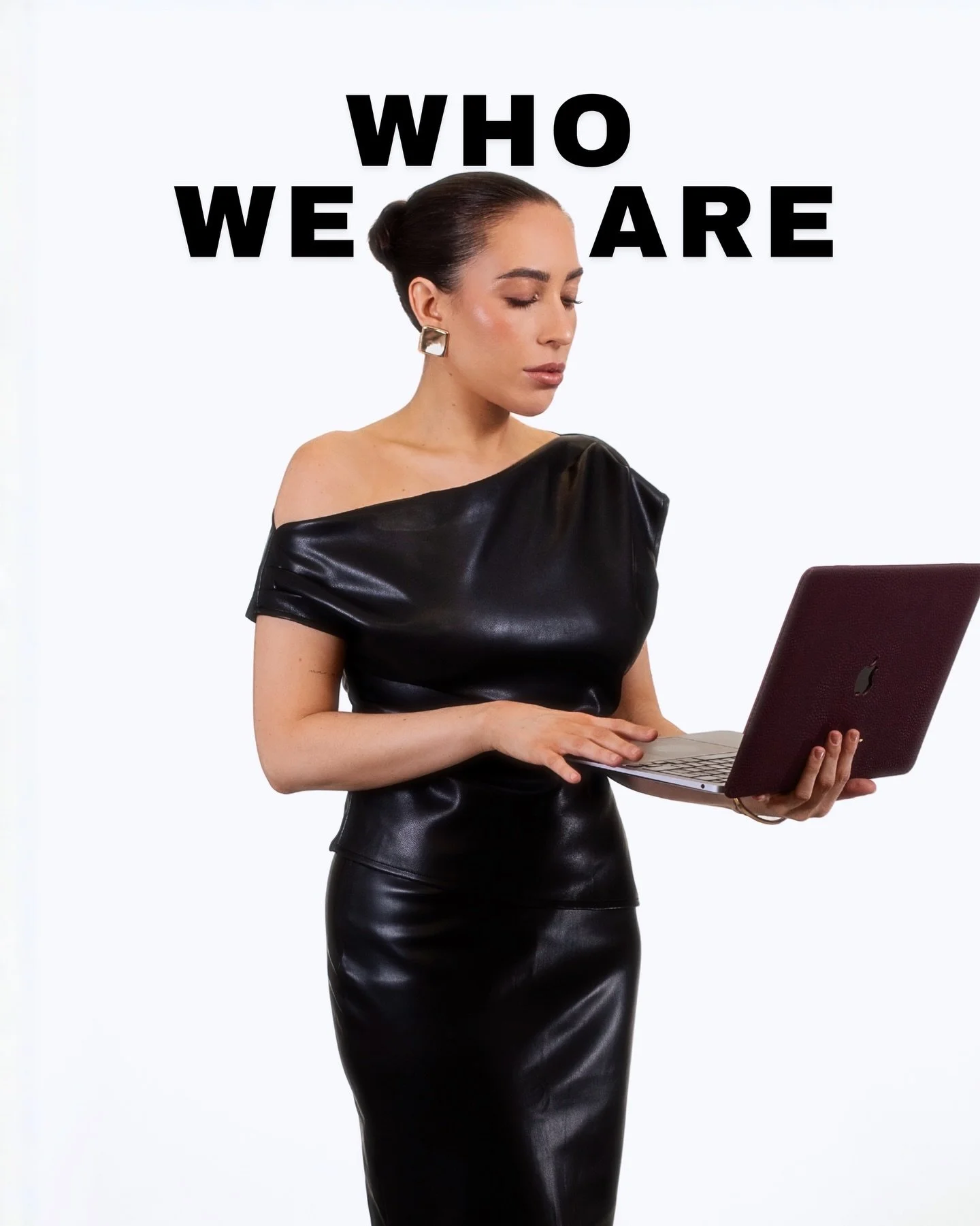 WHO WE ARE.

Hi, I&rsquo;m Roberta I&rsquo;m a fashion stylist and founder of The Style Strategist. I work with brands &amp; founders to bring their vision to life through styling, creative direction, shoot production &amp; content creation.

Tessa i