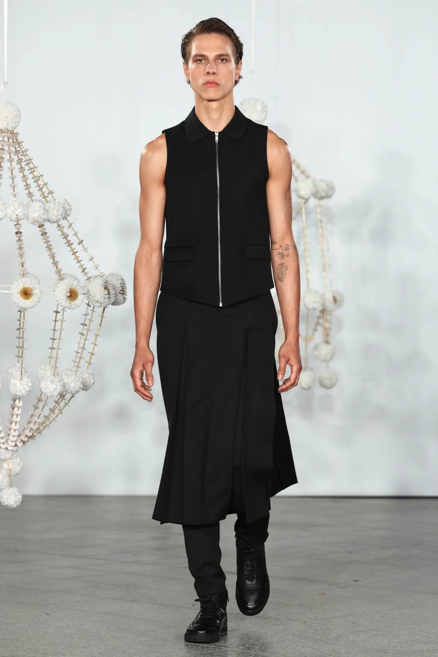 Mariusz_Przybylski_SS27_RUNWAY_Look05_Press_by_Boris Marberg_for_BFW.jpg