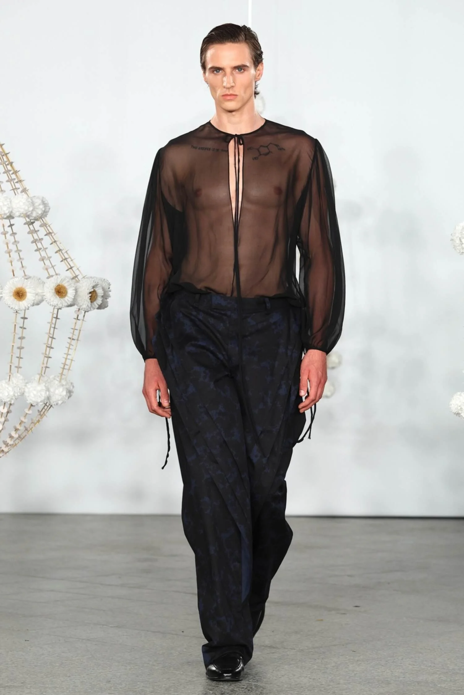 Mariusz_Przybylski_SS27_RUNWAY_Look02_Press_by_Boris Marberg_for_BFW.jpg