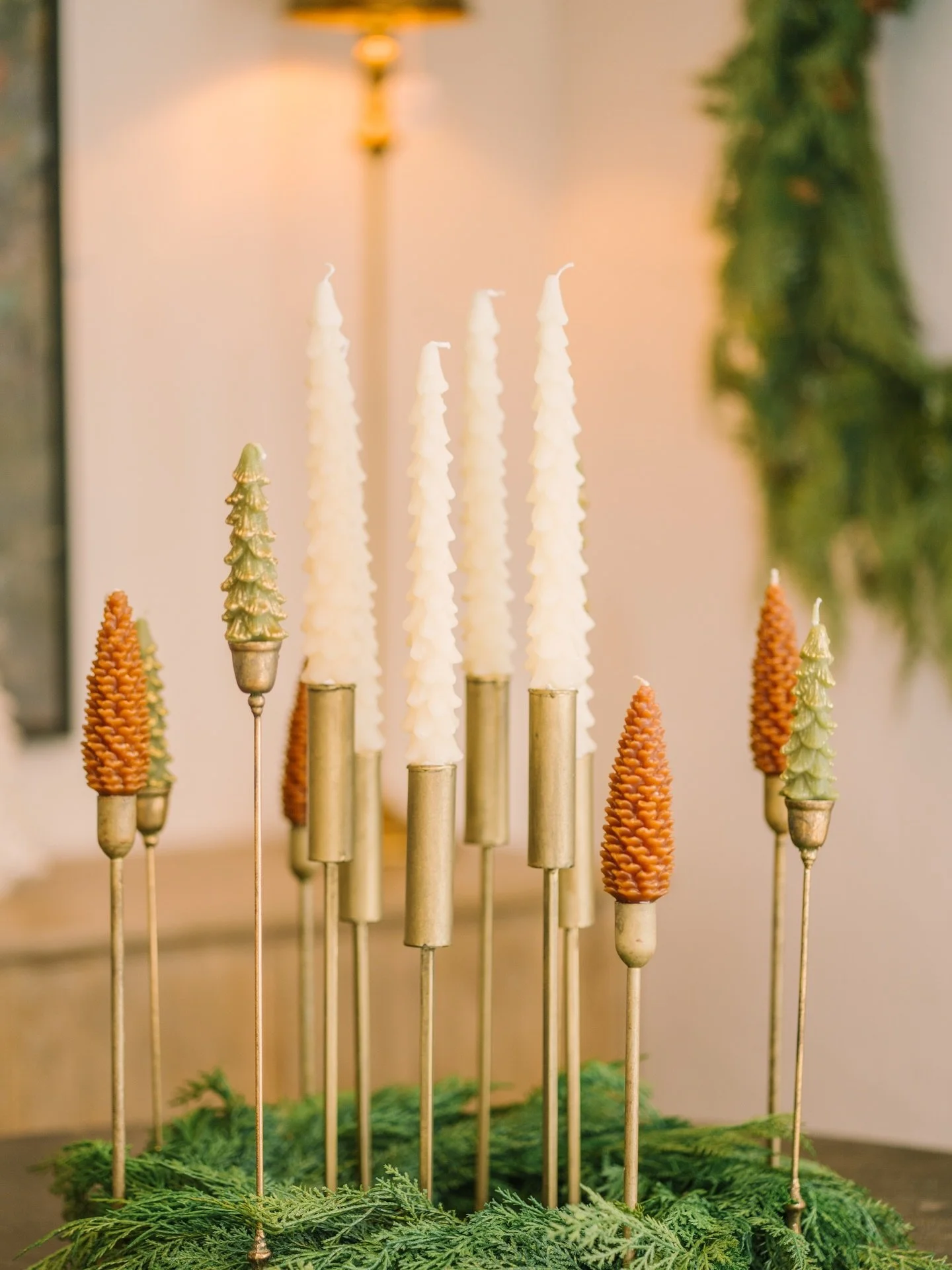 ✨ Holiday Tip: Layer in Winter Greenery ✨

One of the simplest ways to make your home feel festive is by adding winter greenery to your existing d&eacute;cor and furniture. Whether it&rsquo;s realistic garland, a simple swag, or a bundle of stems in 