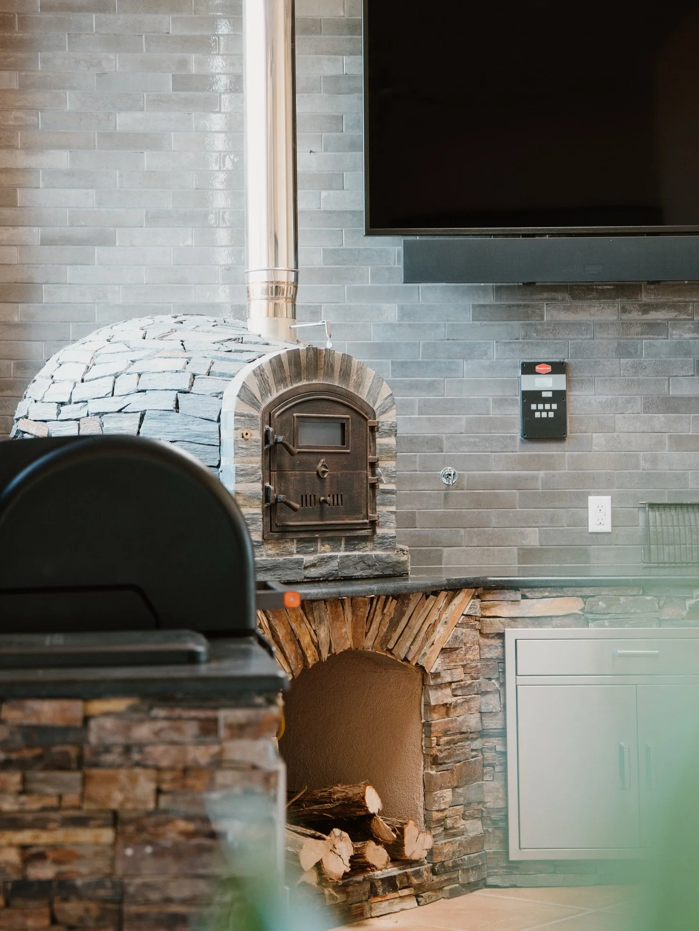 I think it&rsquo;s safe to say it&rsquo;s officially BBQ weather here in New Mexico, and a great time to showcase this Modern Rustic Outdoor Kitchen Project!

This multifunction outdoor kitchen showcases a dramatic backdrop with a full-scale tile wal