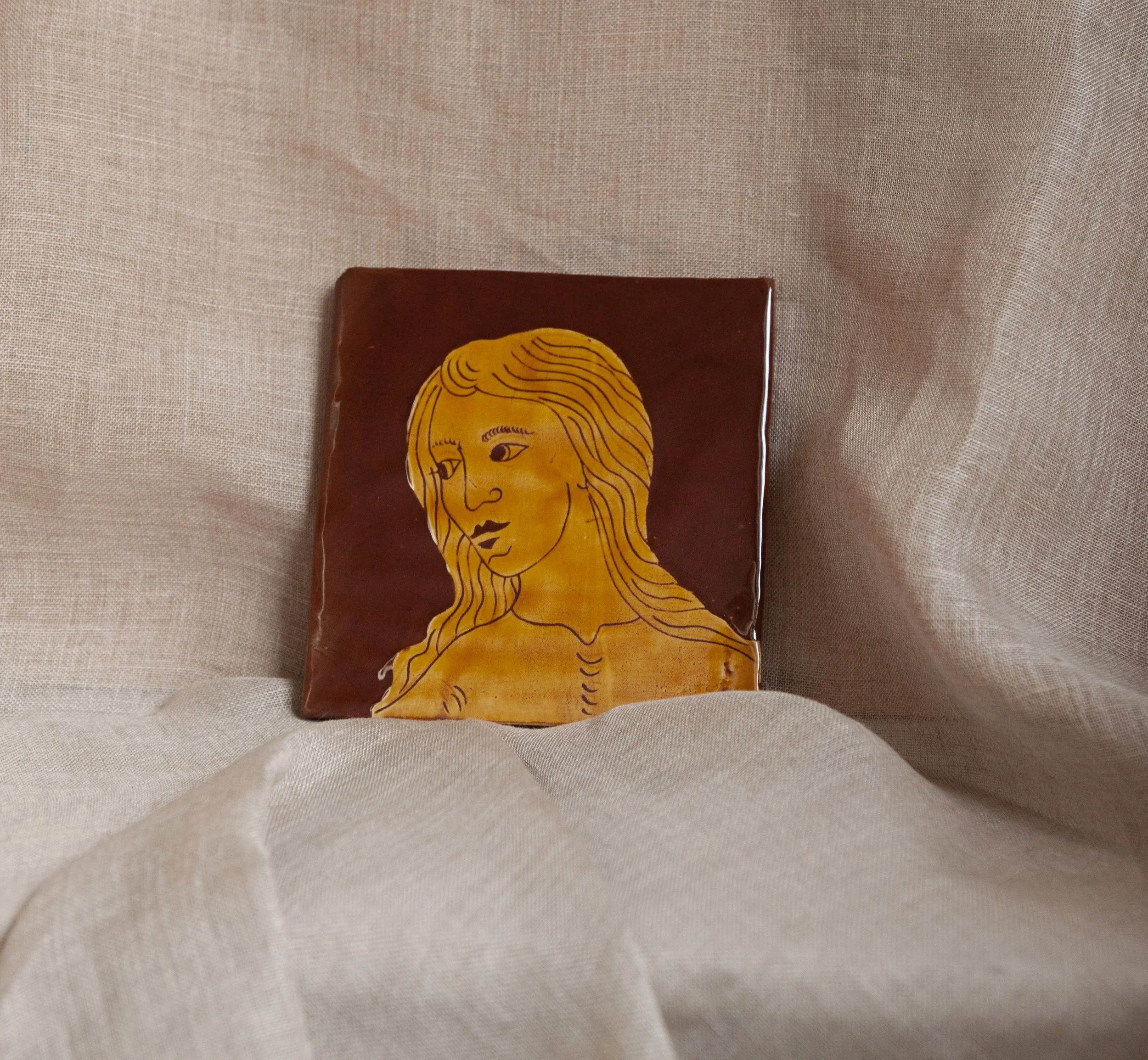 CLAY STORY TILE (WOMAN)