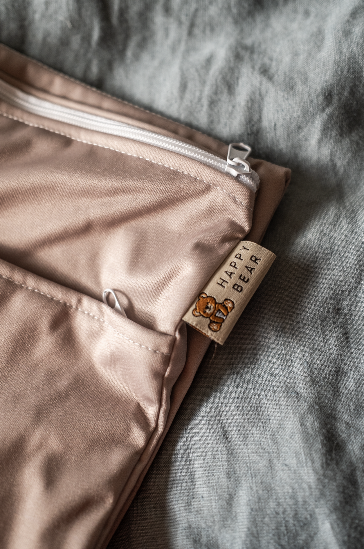 Happy Bear wet bag taupe