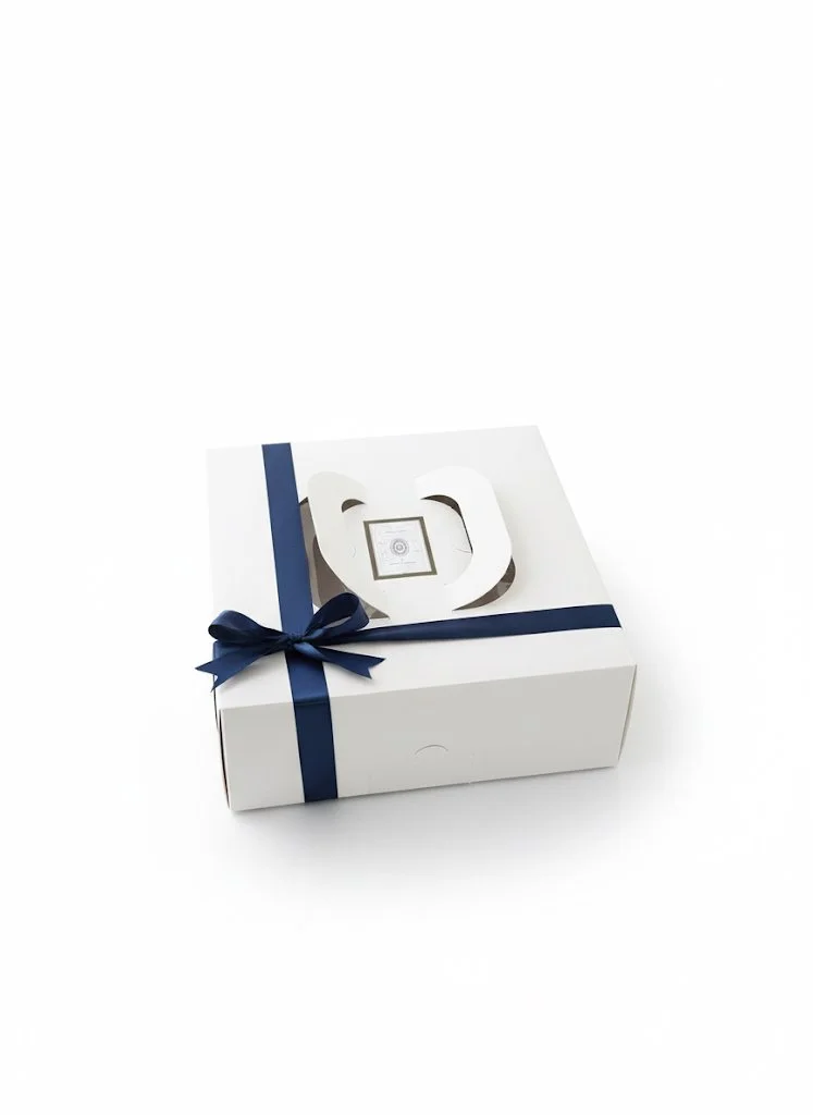 Del Bello Gift Box (Includes 3 x Amaretti packets)