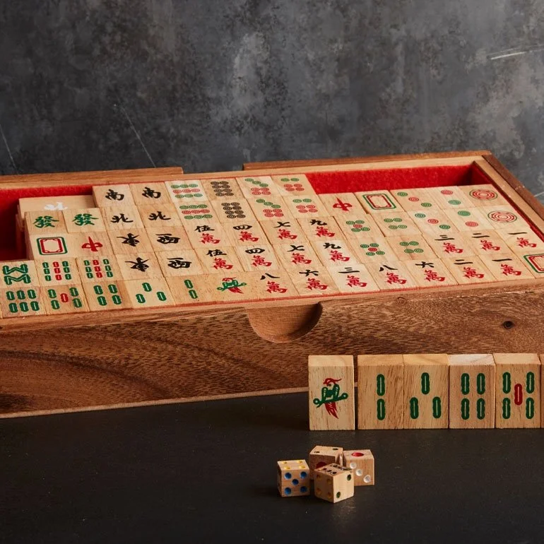 Mahjong-Game-Set-for-ladies.jpg