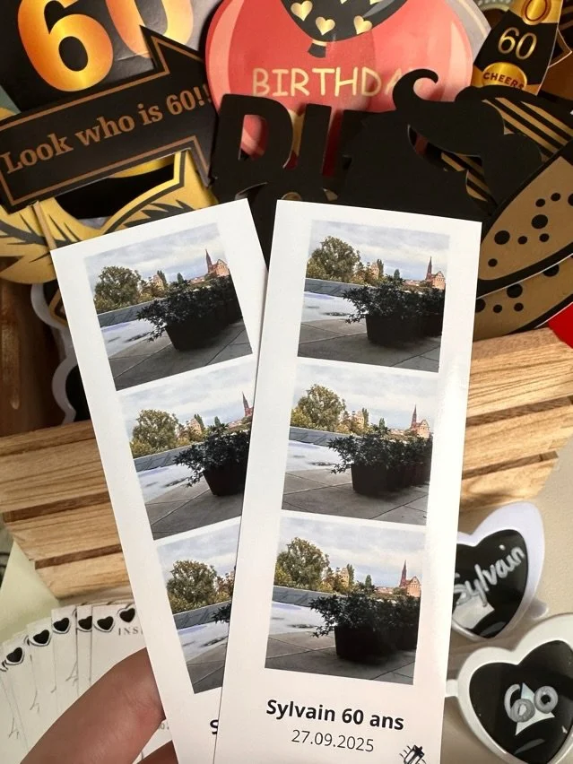 Retour sur les 60 ans de Sylvain &ndash; Septembre 2025 🎶✨

&Agrave; l&rsquo;occasion des 60 ans de Sylvain, notre Inspirabooth &eacute;tait pr&eacute;sent pour immortaliser cette belle soir&eacute;e au restaurant du Mus&eacute;e d&rsquo;Art moderne