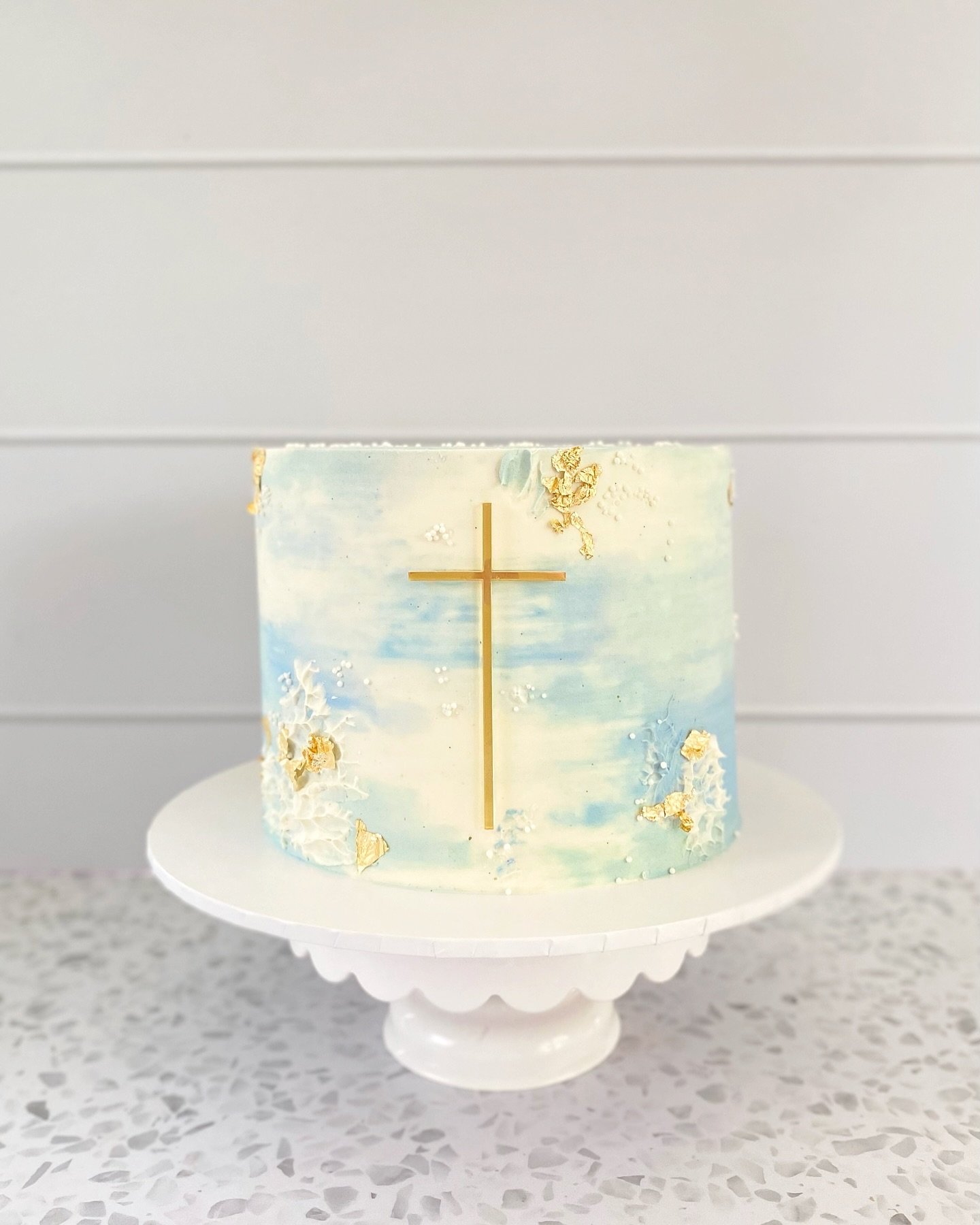 I&rsquo;ve been a bit MIA lately, between work, Christmas orders, a much needed break to Sydney and Melbourne and my body breaking down on me slightly 😂 I haven&rsquo;t had time to post!

So catching up here we have this classic baptism cake created