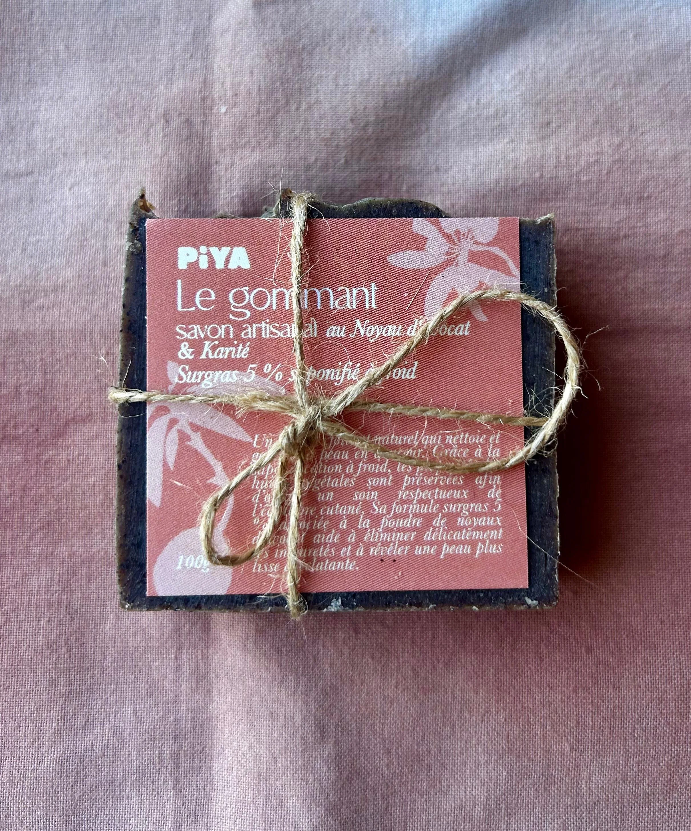Le gommant PIYA – Savon artisanal au Noyau d'avocat & Karité