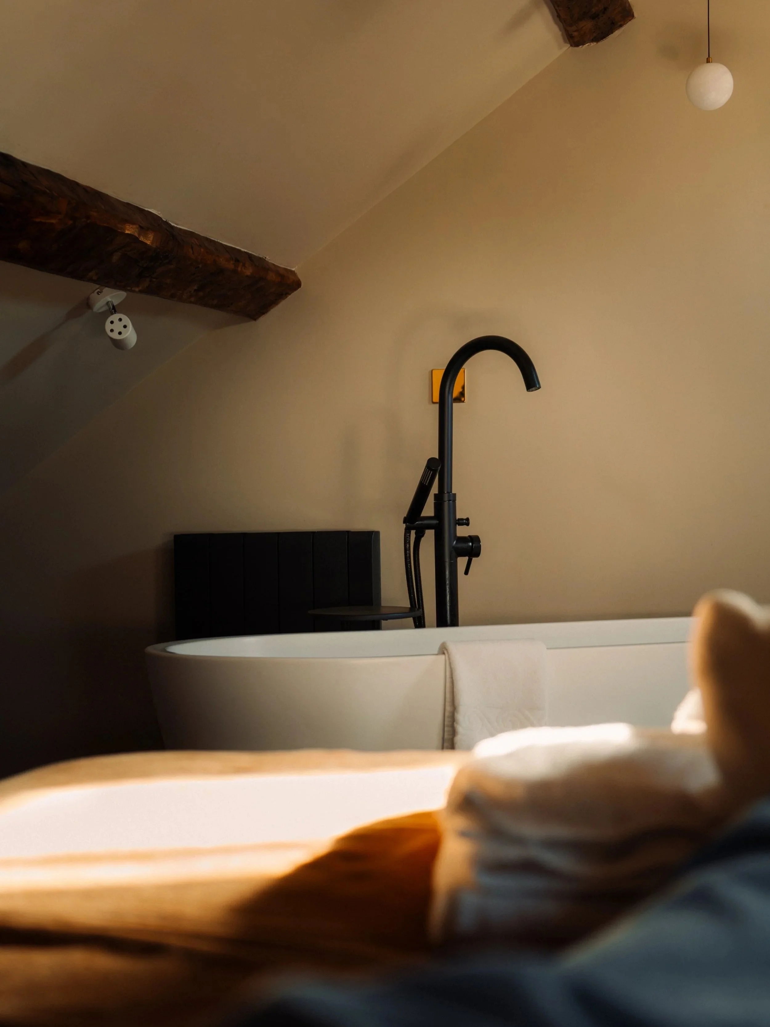 Lancaster+hotel+new+edit+bed+de-noise.jpg