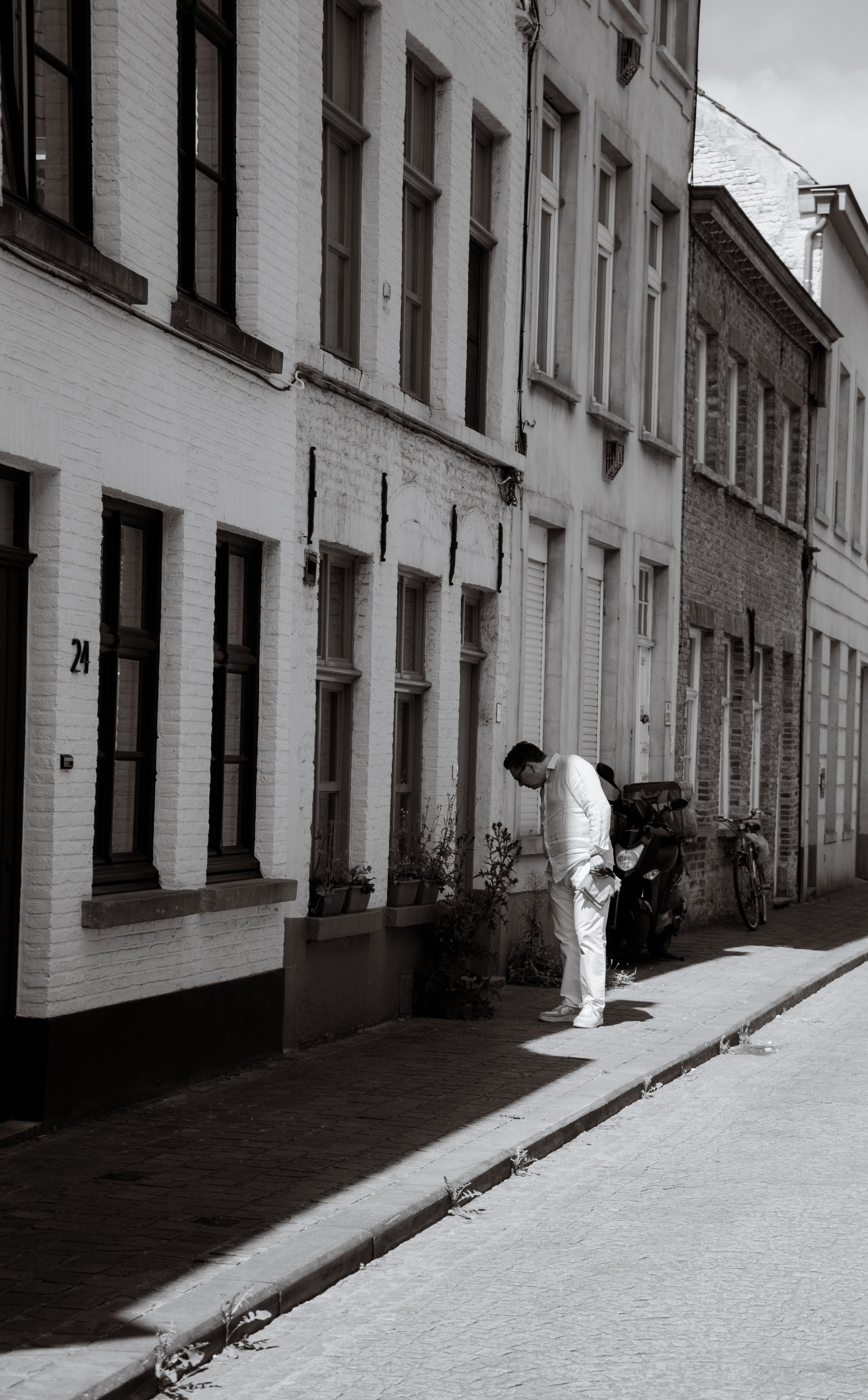 Bruges man b&w.jpg