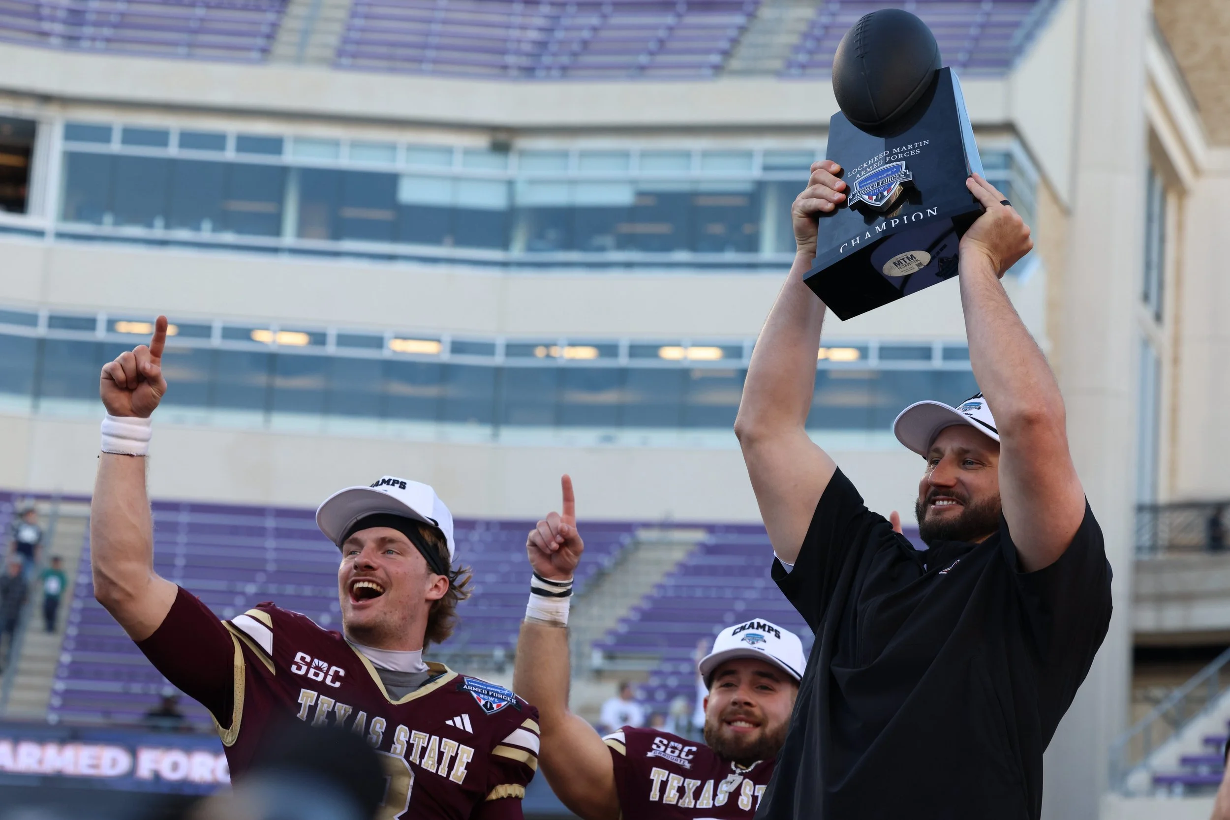 20260102 NCAAFB-ArmedForcesBowl-Owls@Bobcats-TH-100.JPG