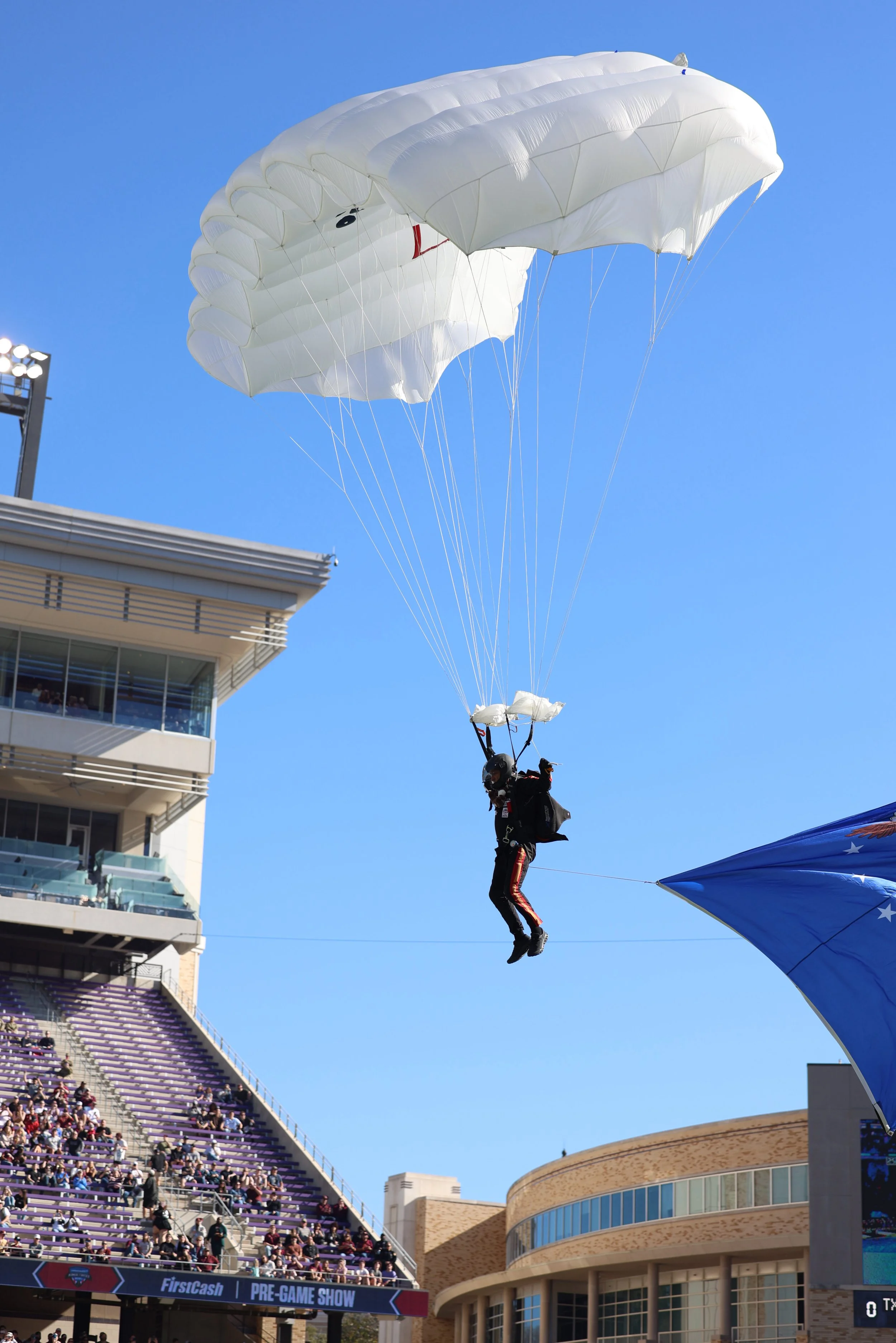 20260102 NCAAFB-ArmedForcesBowl-Owls@Bobcats-TH-18.JPG