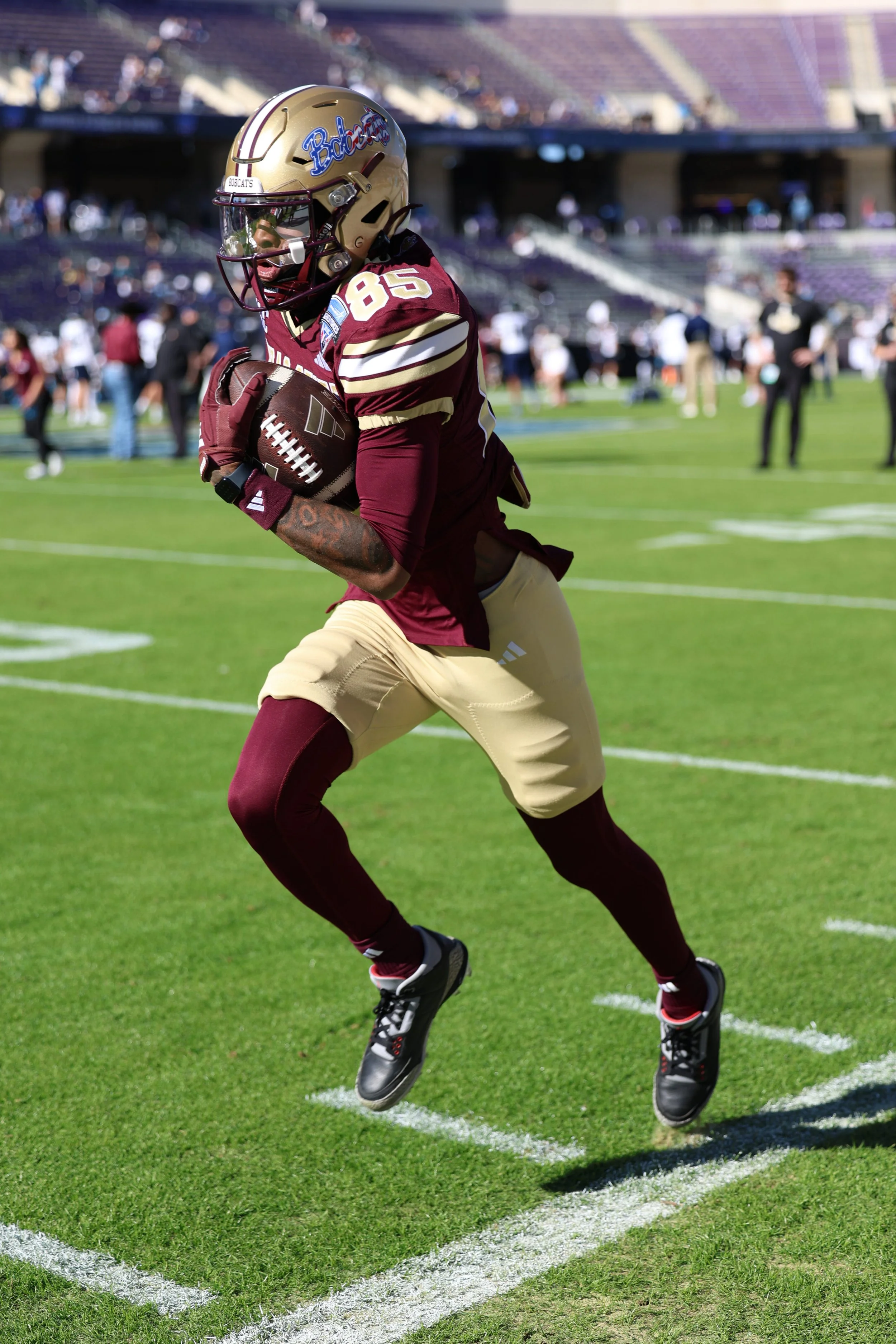 20260102 NCAAFB-ArmedForcesBowl-Owls@Bobcats-TH-13.JPG