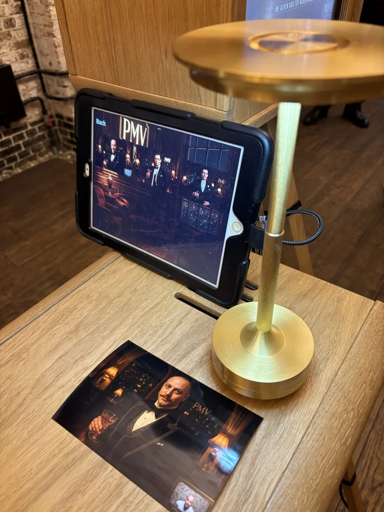 Le tirage IA à côté de l’iPad avec l’aperçu