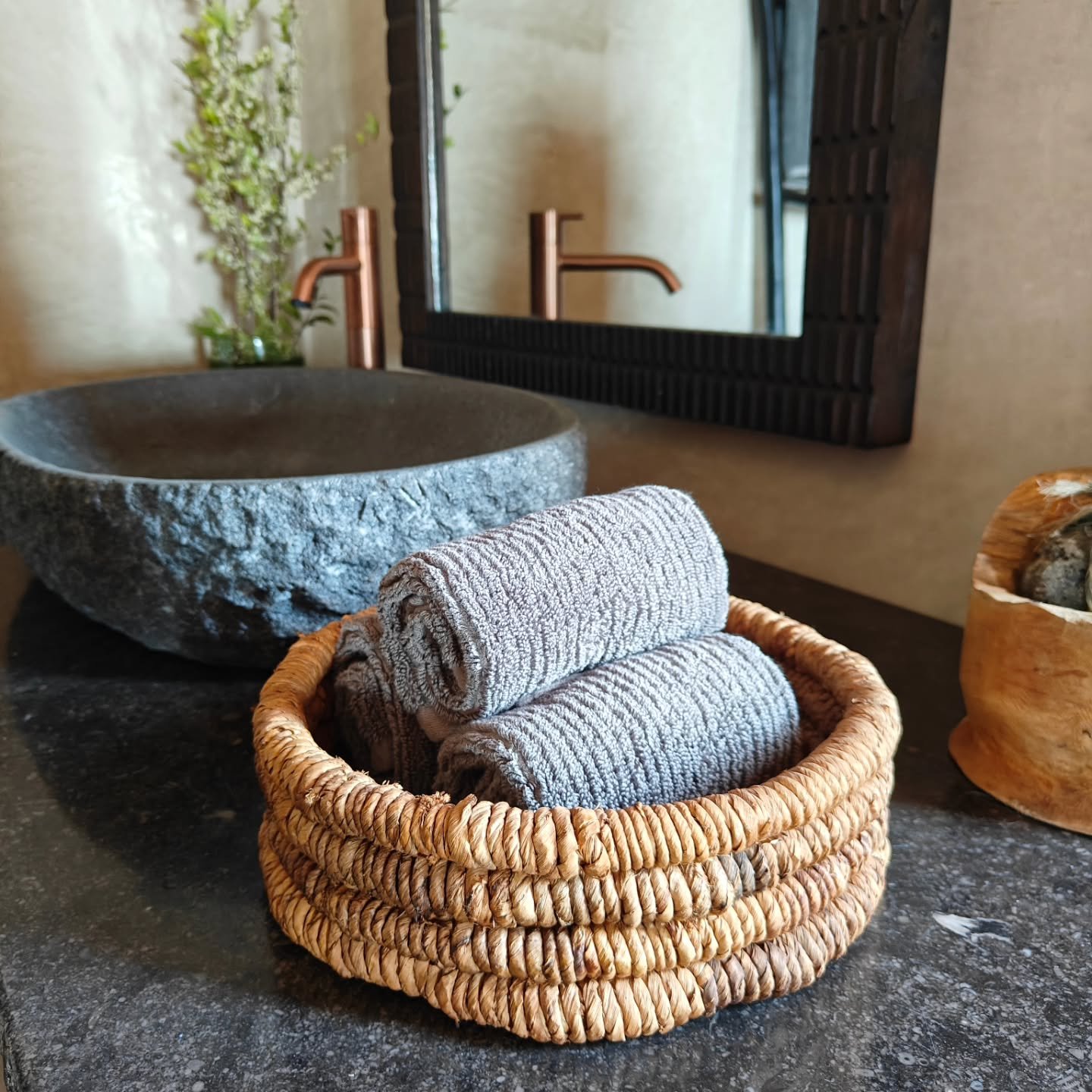 It's all in the details ✔️ 

From start to finish, we have sourced all furniture, decoration, crockery and other little eye-catchers for this project. Resulting in a balanced, intentional , cohesive design. 

Get in touch to chat about how Drifted ca