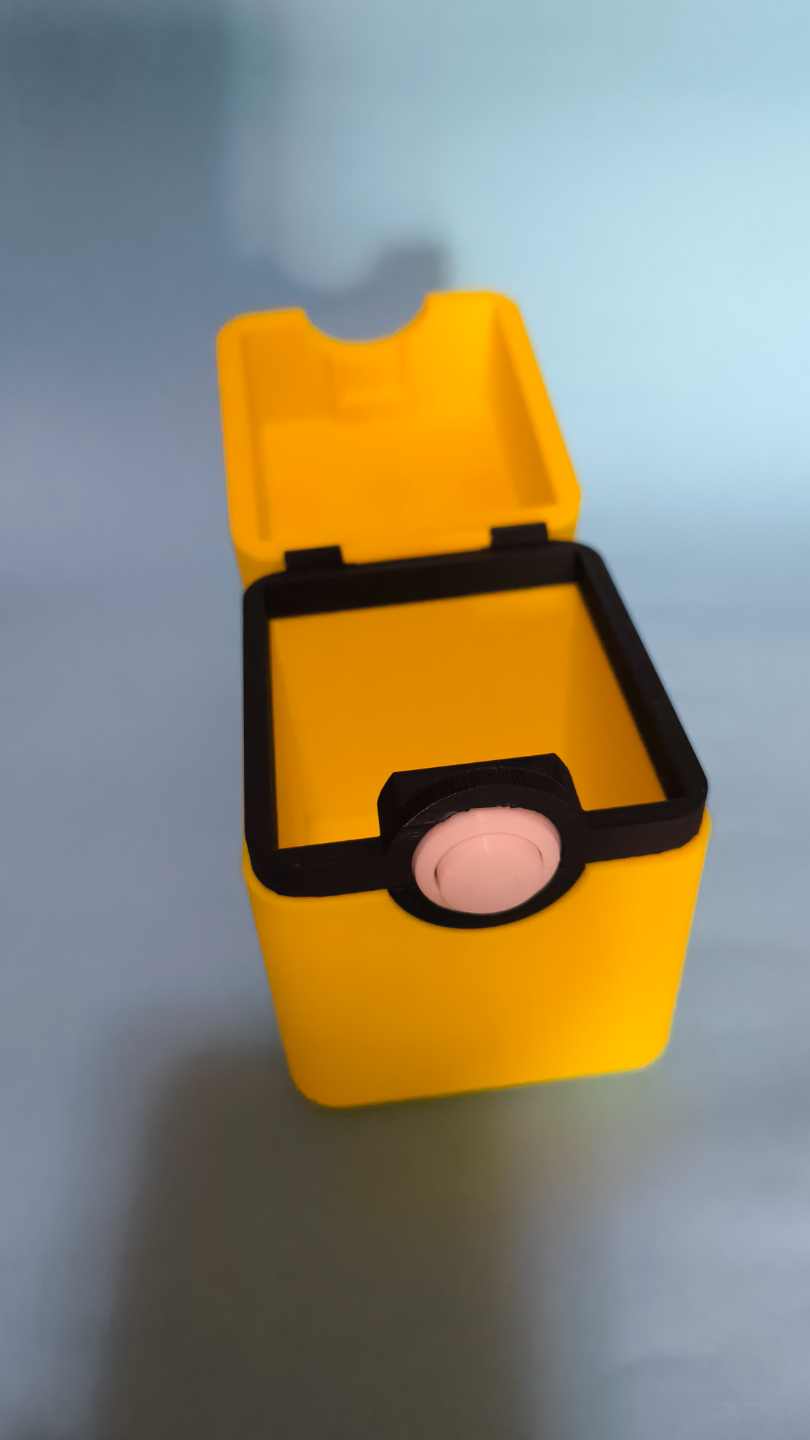 Pokemon Deck Box - pikachu opened.jpg