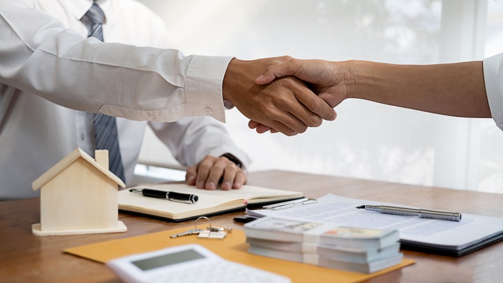 Why Using a Car Finance Broker Can Save You Money on APR Compared to Dealership Finance