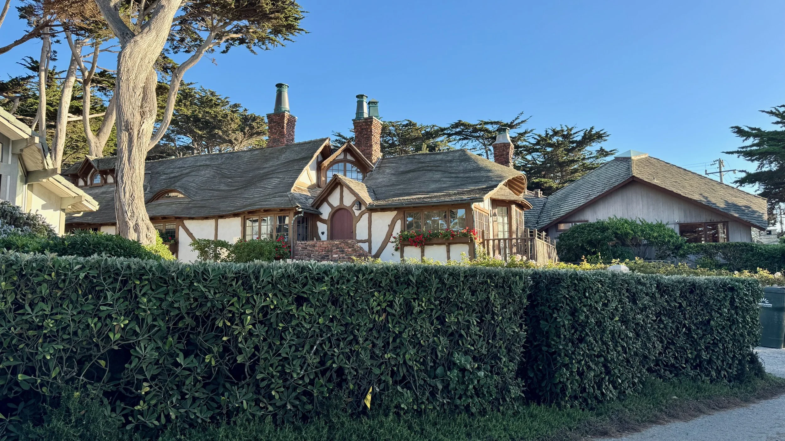Beautiful Carmel style cottage as seen on Carmel-by-the-Sea 5K run and walk route for January 10th resolution run benefit race. 