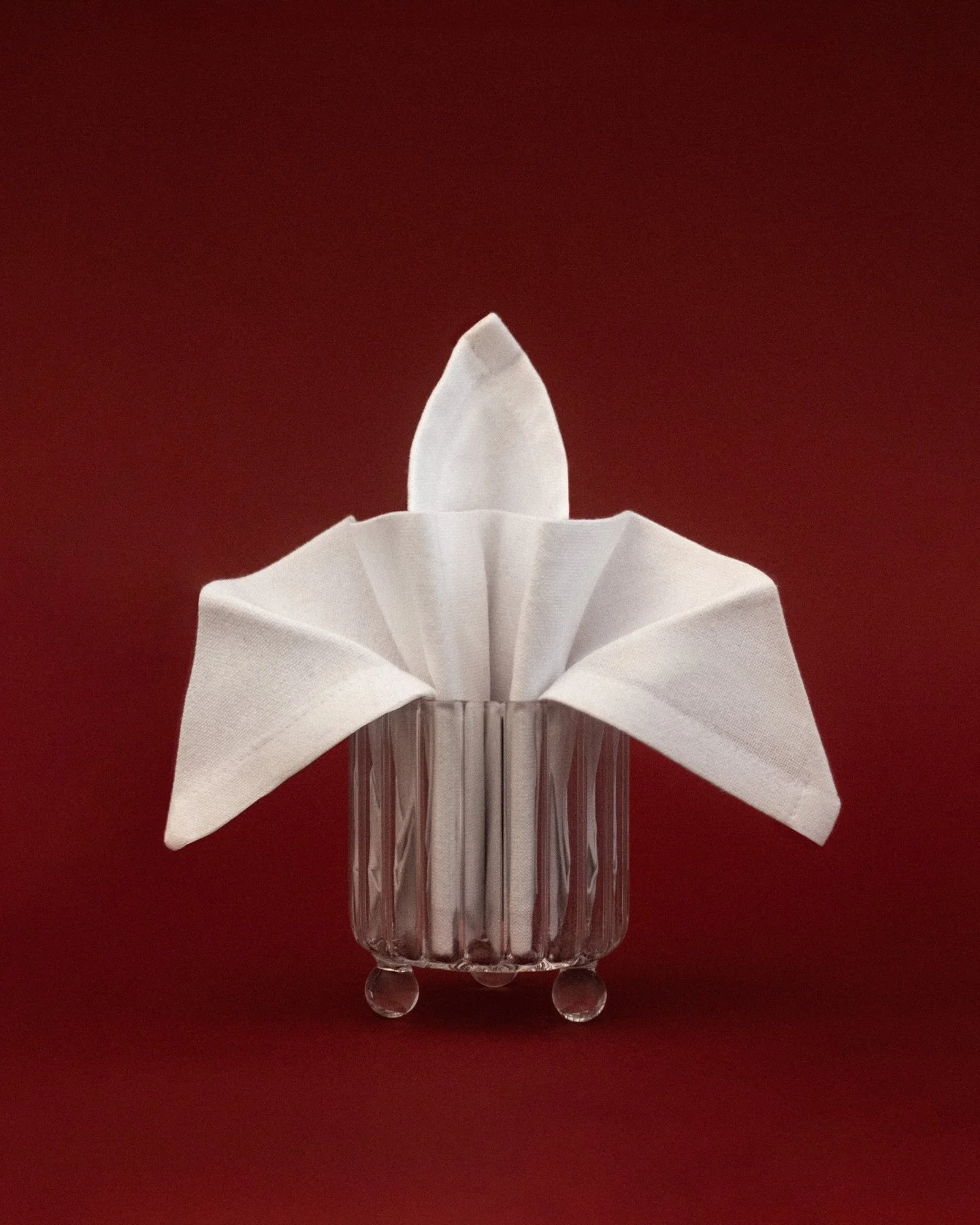 Delving into putting so much love into the simple things that it becomes an art form. 

Glasses available on agustinbottoni.com

💌 Which one is your favorite? 

Photo 1, 3, 5 @robertoninob 
Photo 2, 4 Exquisite Napkin Folding Techniques from Mrs. Be