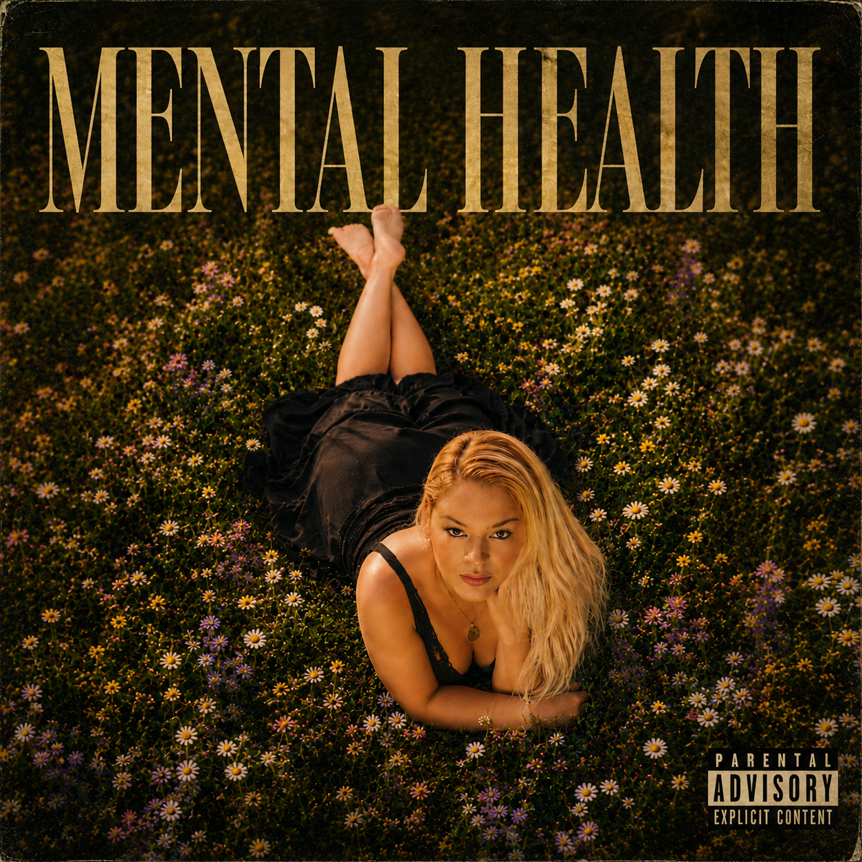 Eine Frau liegt auf einer Wiese voller kleiner, bunter Blumen, mit Blick nach oben, die Beine angezogen, trägertop und schwarzes Kleid. Der Text 'MENTAL HEALTH' ist oben im Bild, und es gibt ein 'PARENTAL ADVISORY' Warnschild unten rechts.