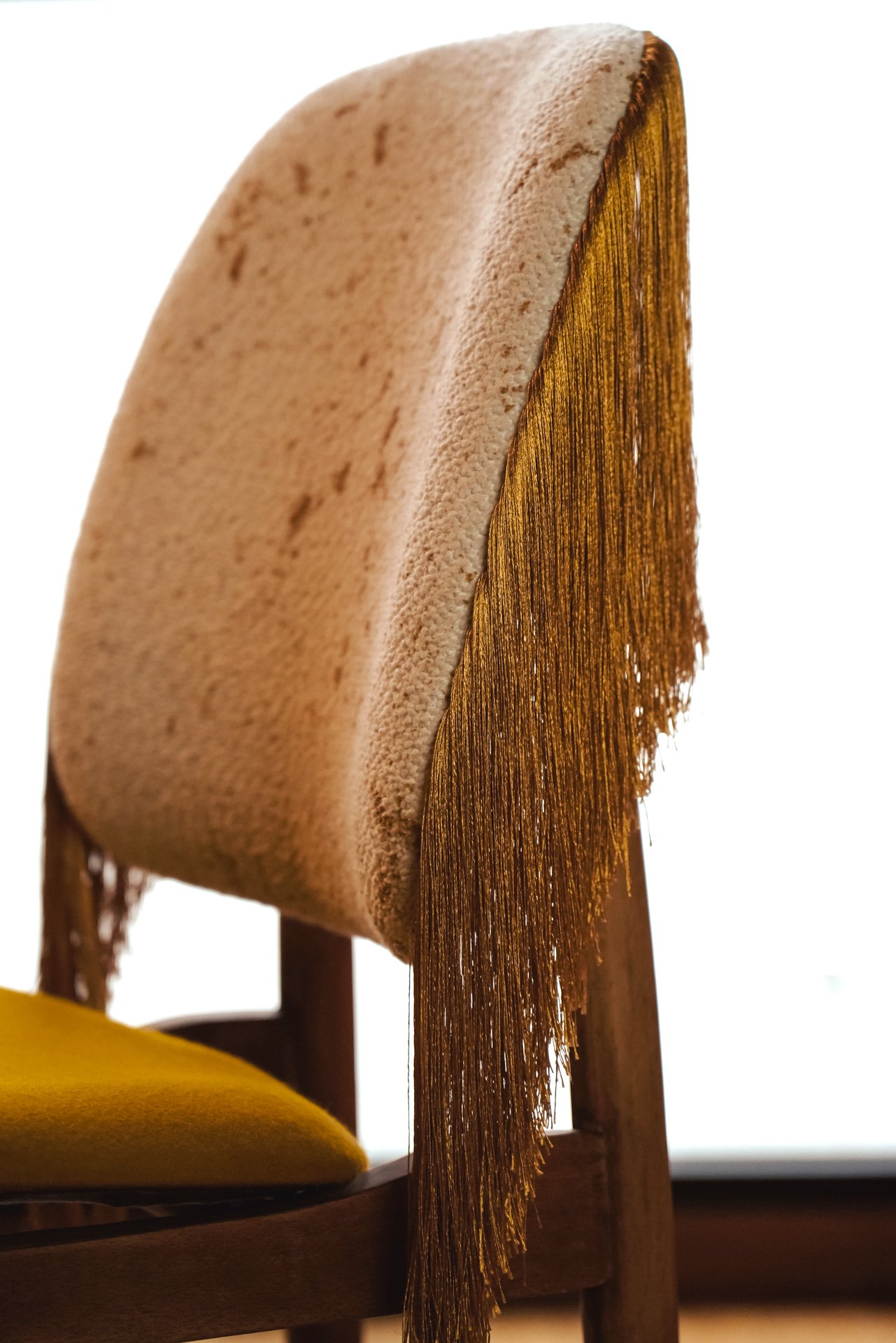 Chaise pégase franges soie - editions Mélanie Trinkwell