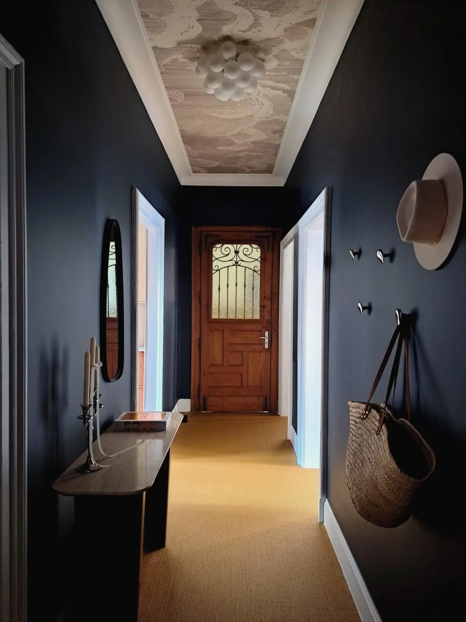 Couloir Mannda robe de mariée — design showroom Metz · Mélanie Trinkwell Studio