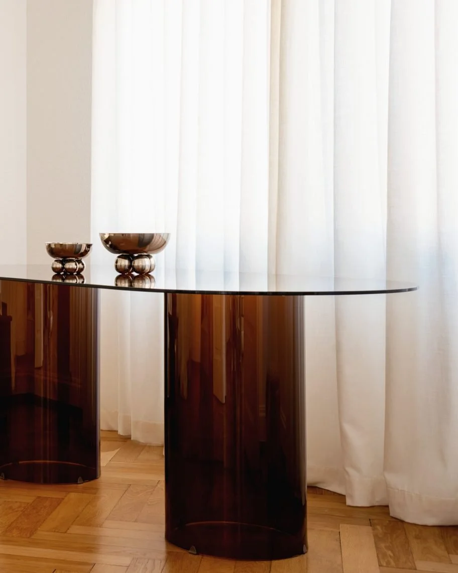 Showroom vintage crème - console verre -  Mannda Metz · design commercial Office Stories