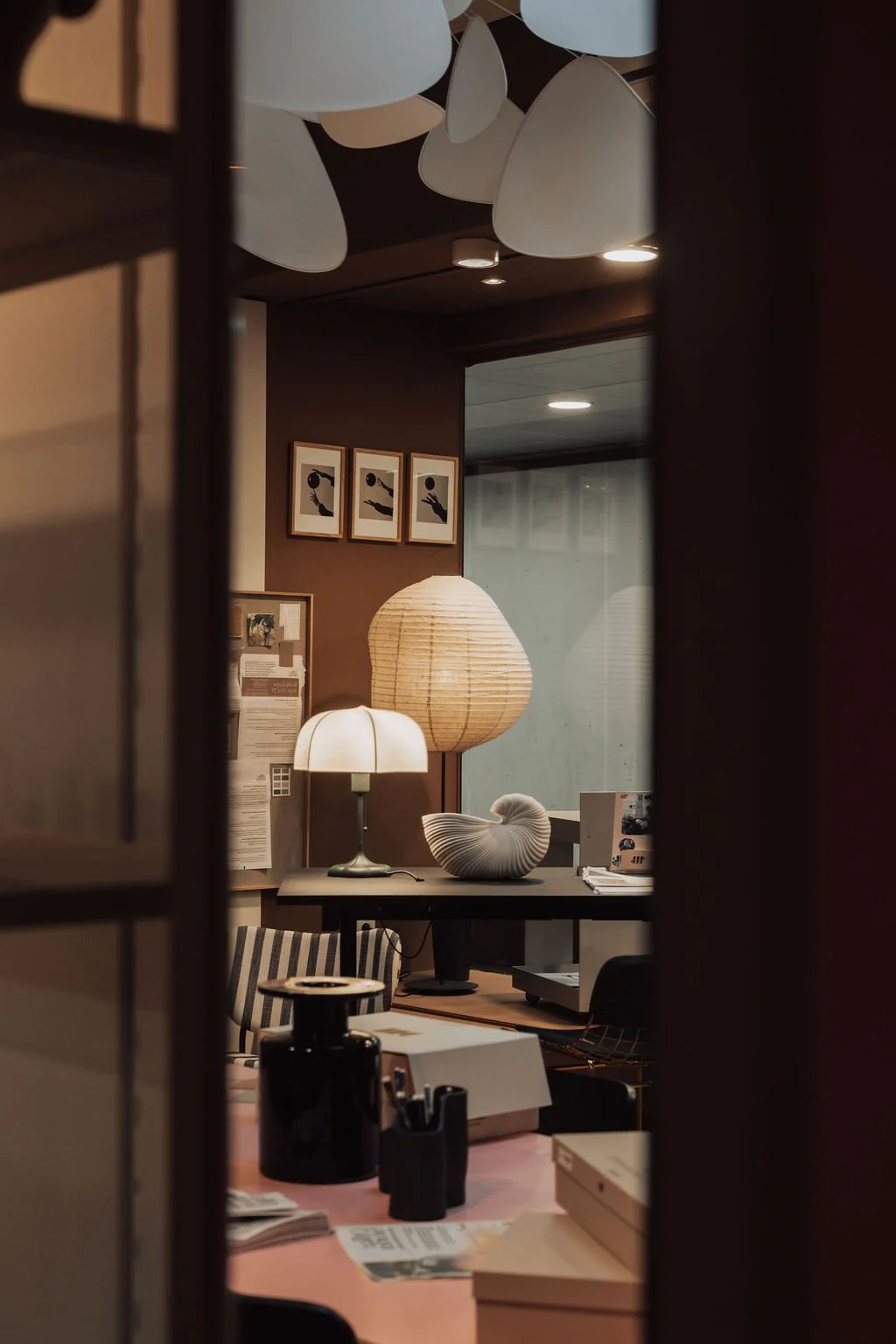 Aménagement bureau à forte identité — Office Stories Luxembourg · Mélanie Trinkwell Studio