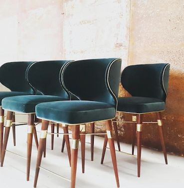 Chaises vintage velours pétrole - mobilier sur mesure Le Nôtre Sceaux · Mélanie Trinkwell