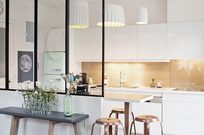 Cuisine blanche verrière — maison Smala Sceaux · Home Stories Mélanie Trinkwell
