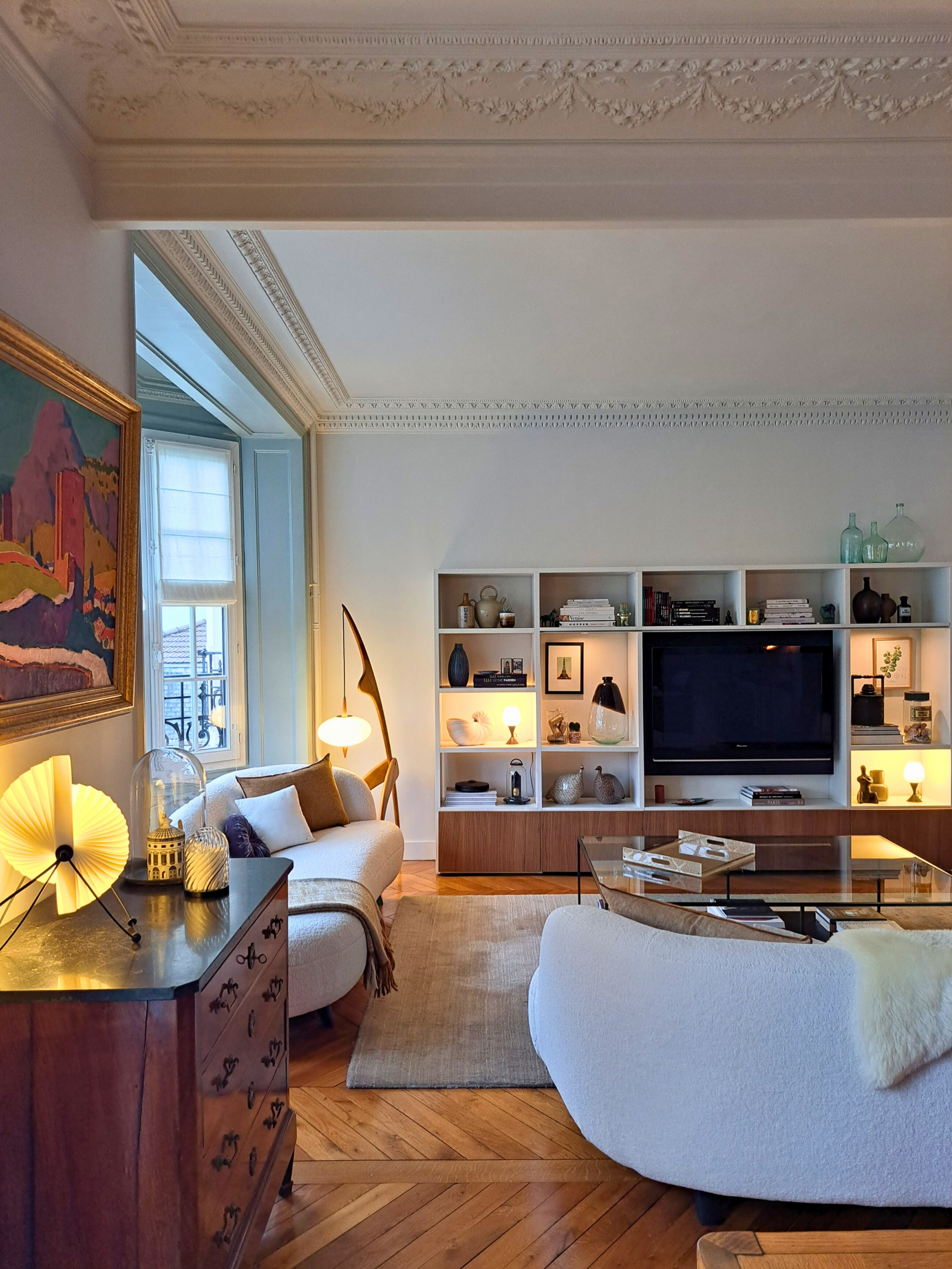 Grand salon lumière appartement Eugénie Vincennes — rénovation haussmannienne · Mélanie Trinkwell