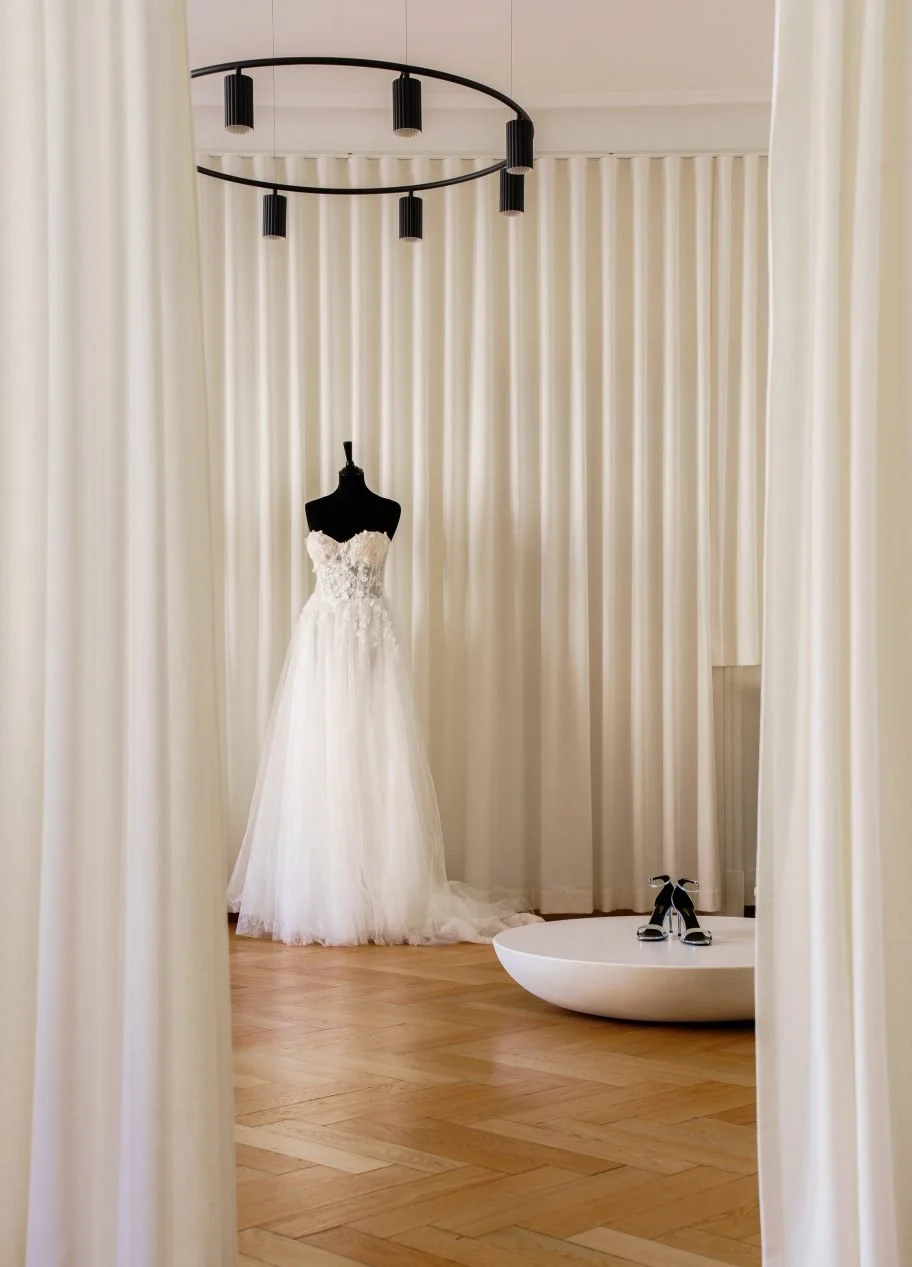 Cabine d'essayage Mannda — scénographie showroom robes de mariée Metz