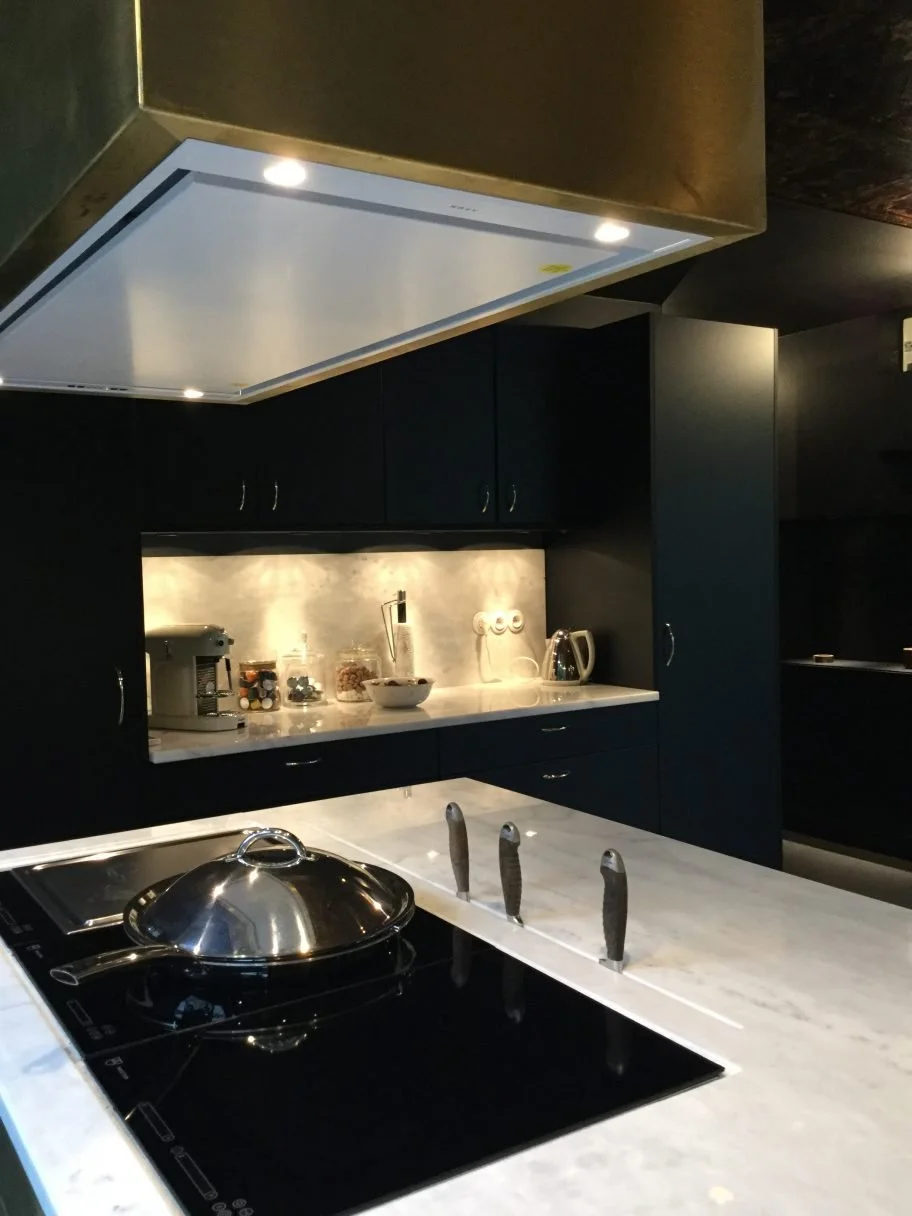 Hotte cuisine industrielle — rénovation cuisine Le Nôtre Sceaux · Mélanie Trinkwell