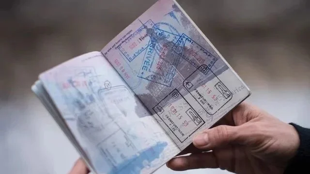 Why+You+Should+Check+Your+Passport%27s+Expiration+Date+Right+Now.jpg