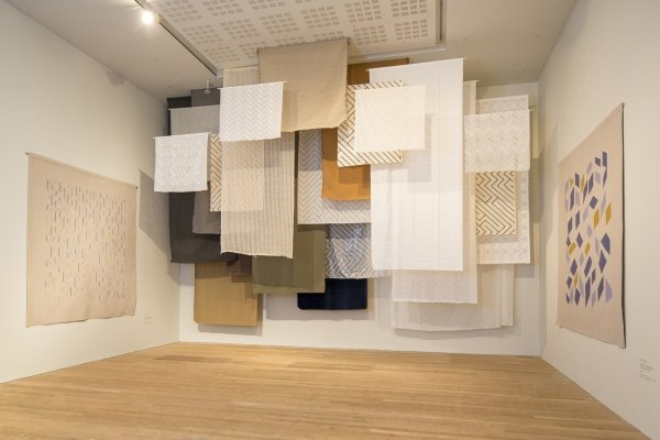 8. 37_4-anni-albers-installation-of-fabric-materials-orchestra-wall-hangings-ii-and-iii-for-att-building.jpg