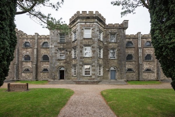 24. 46_gaoloutside2.jpg