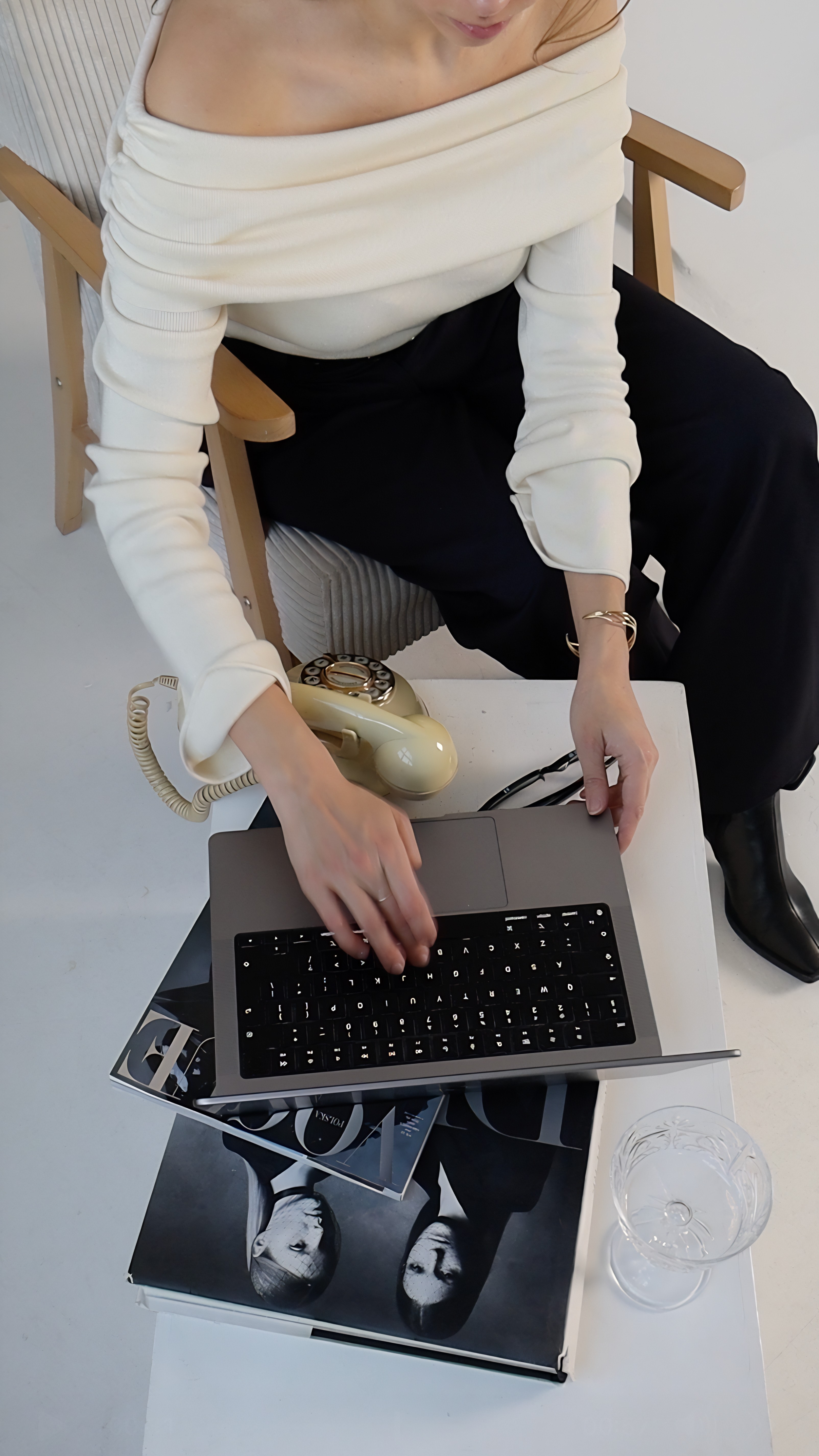 aetshetic background woman holding a laptop