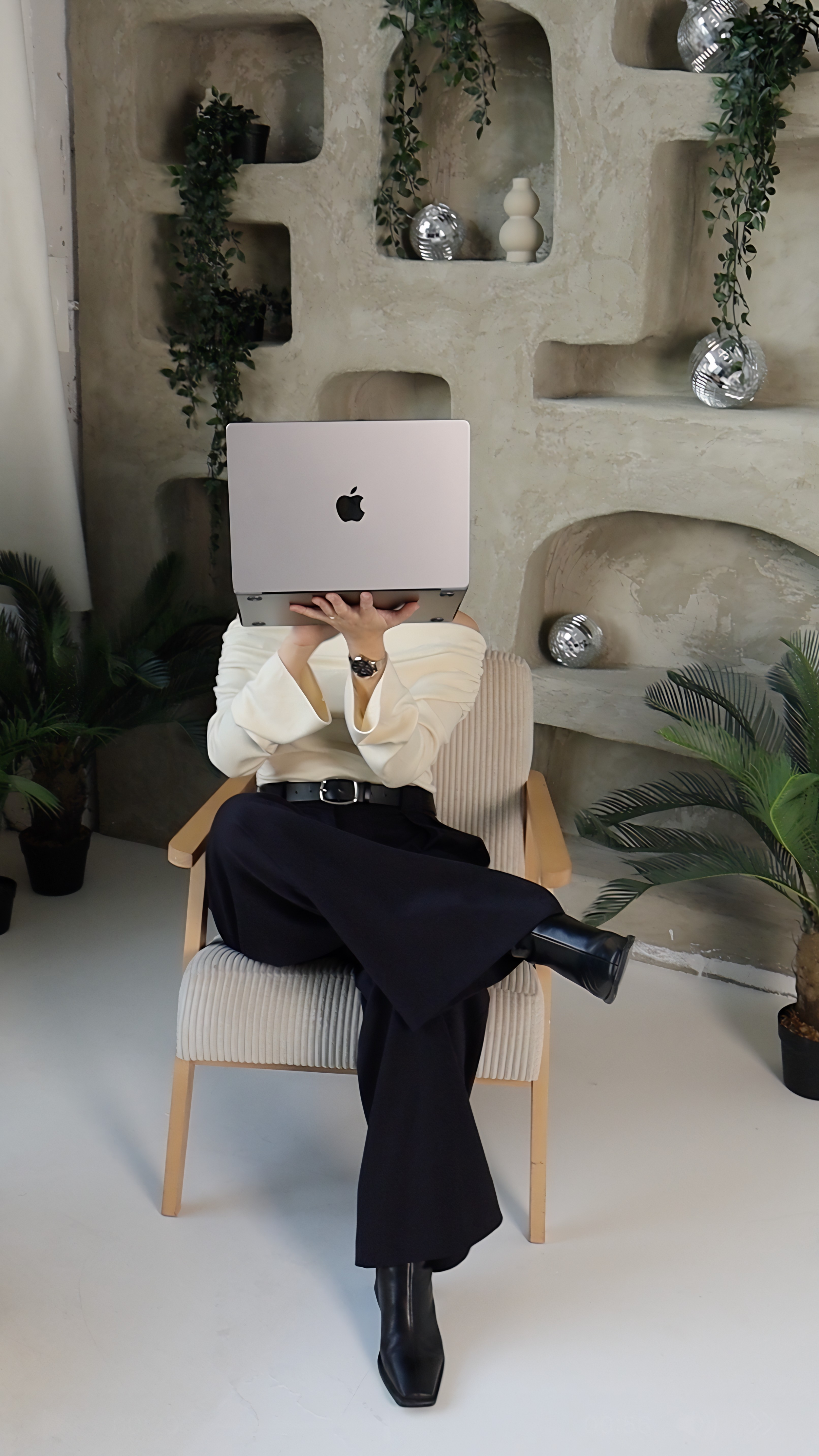 aetshetic background woman holding a laptop