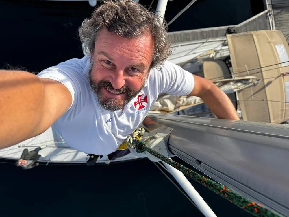 António Santinho on the mast
