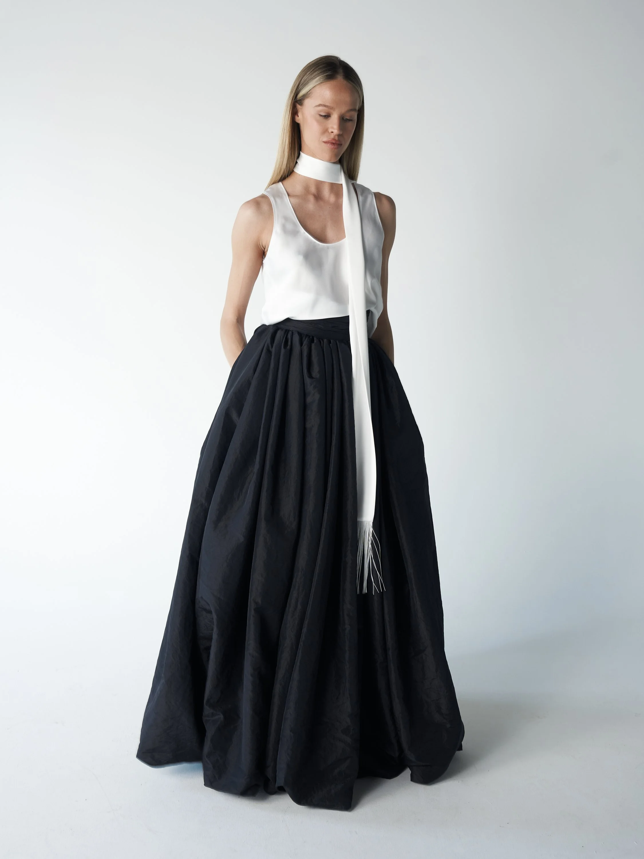 Voluminous black Skirt