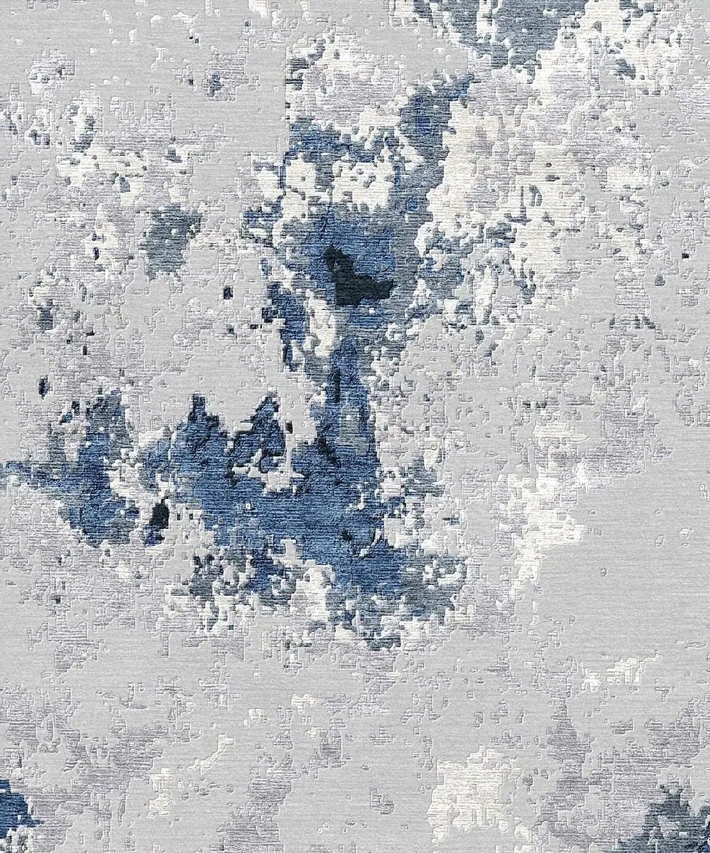 Une peinture abstraite en nuances de bleu, blanc et gris, avec des formes fluides et des textures variées.